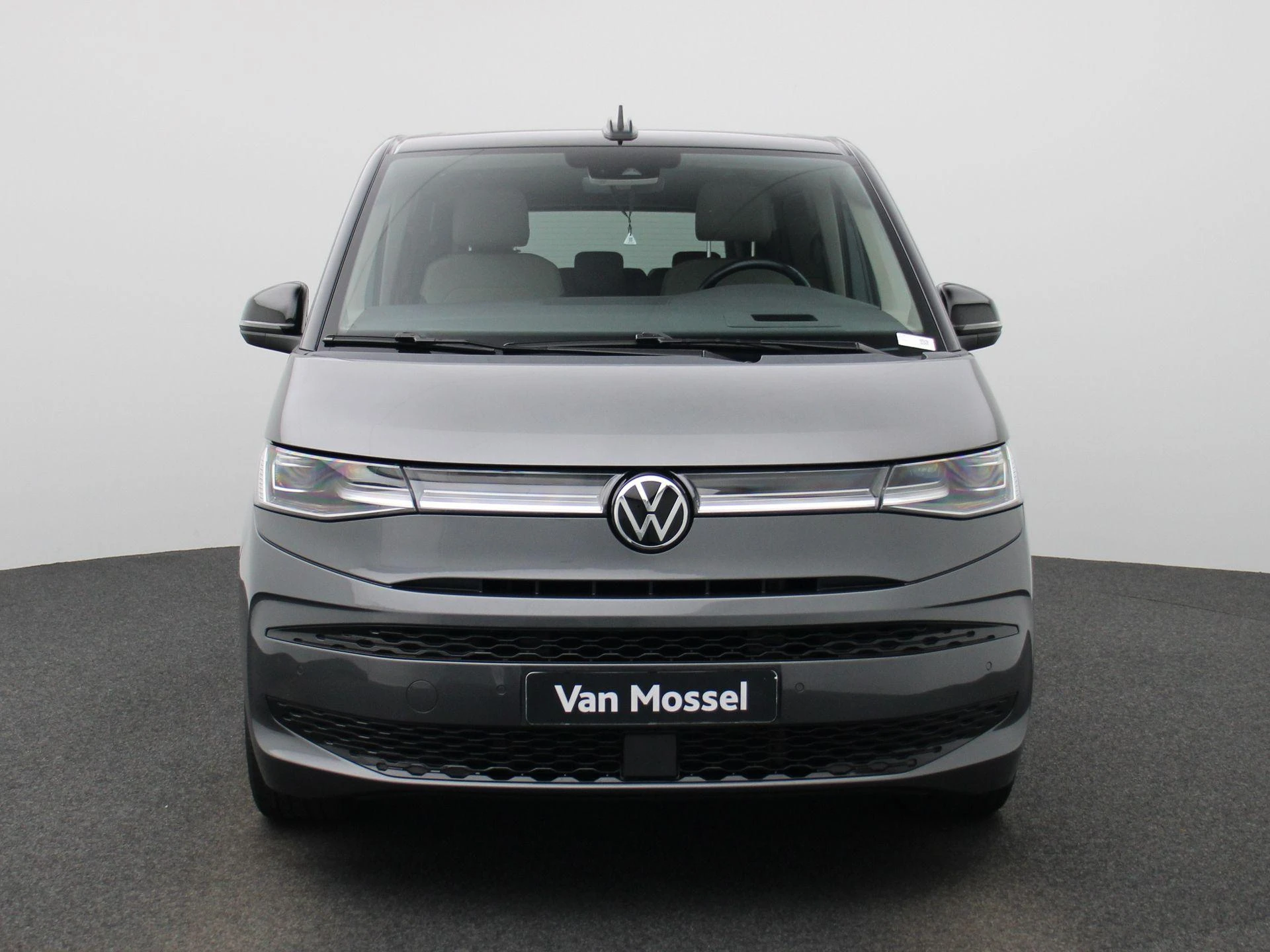 Volkswagen-Multivan-image-2