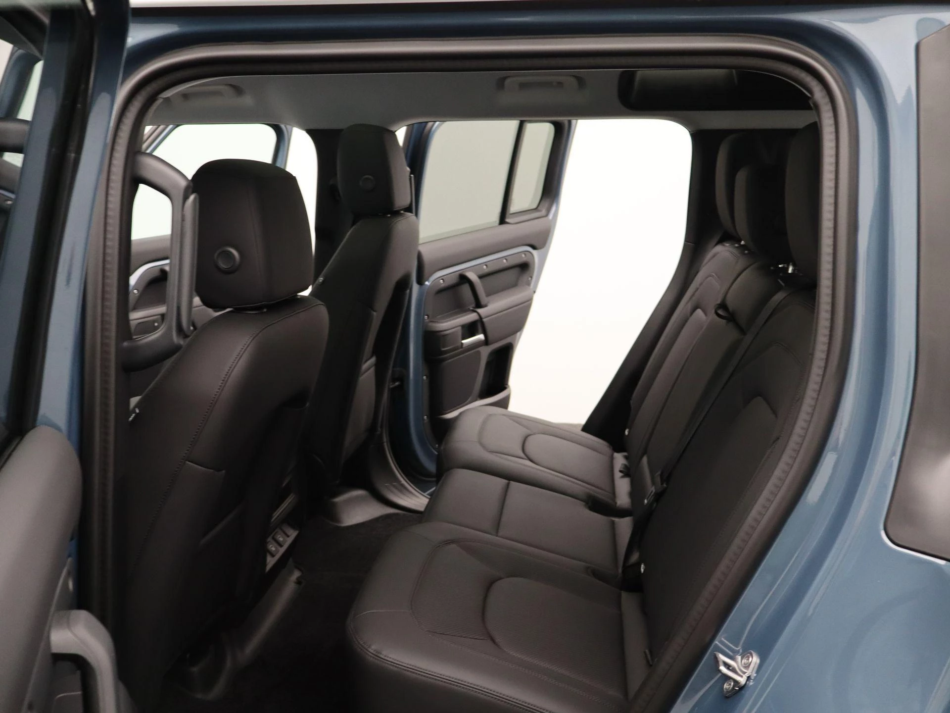 Land Rover-Defender-image-11