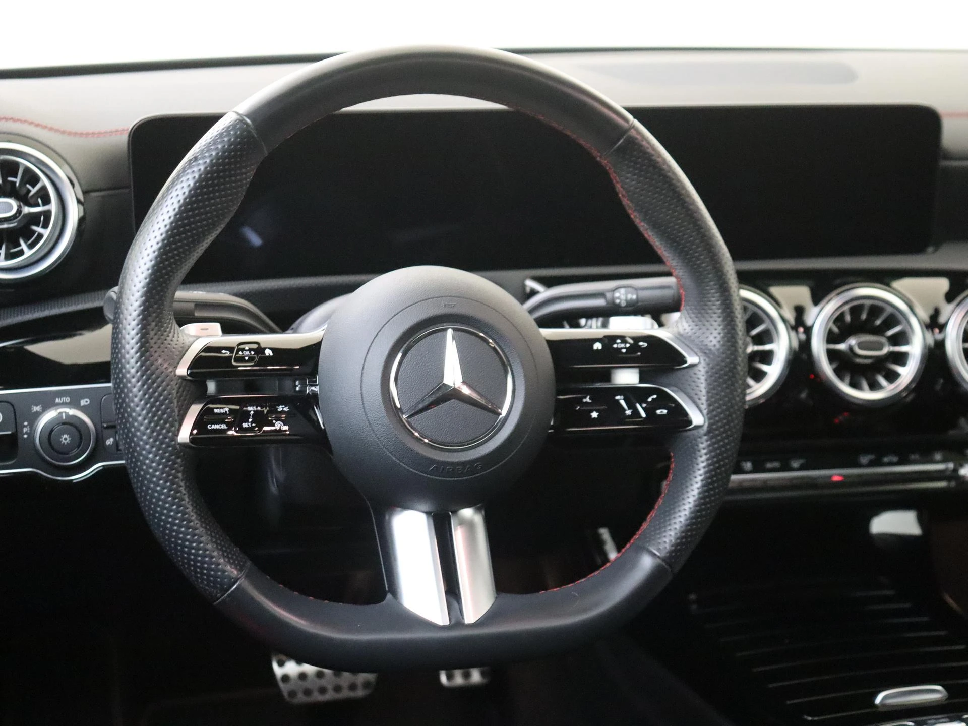 Mercedes-Benz-CLA-image-9