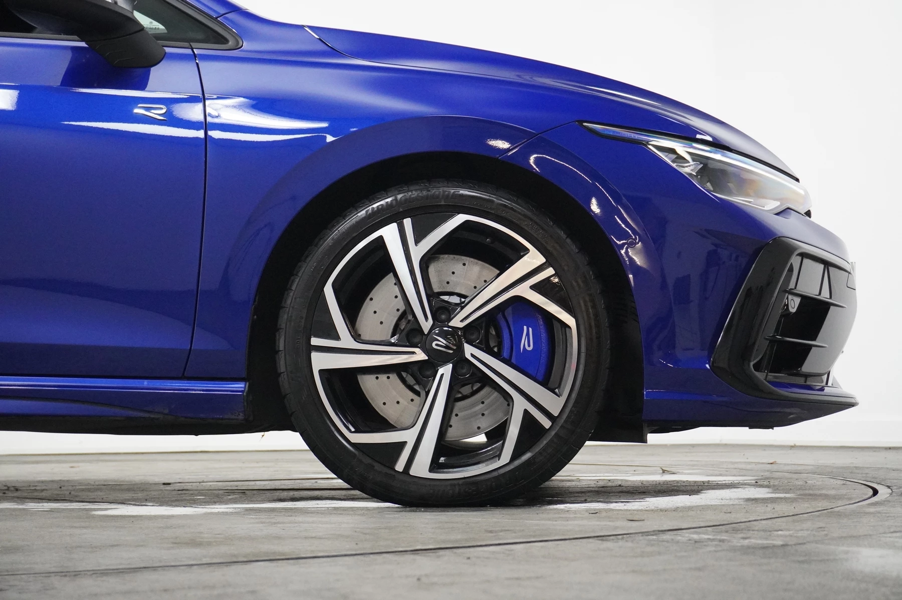 Volkswagen-Golf-image-22