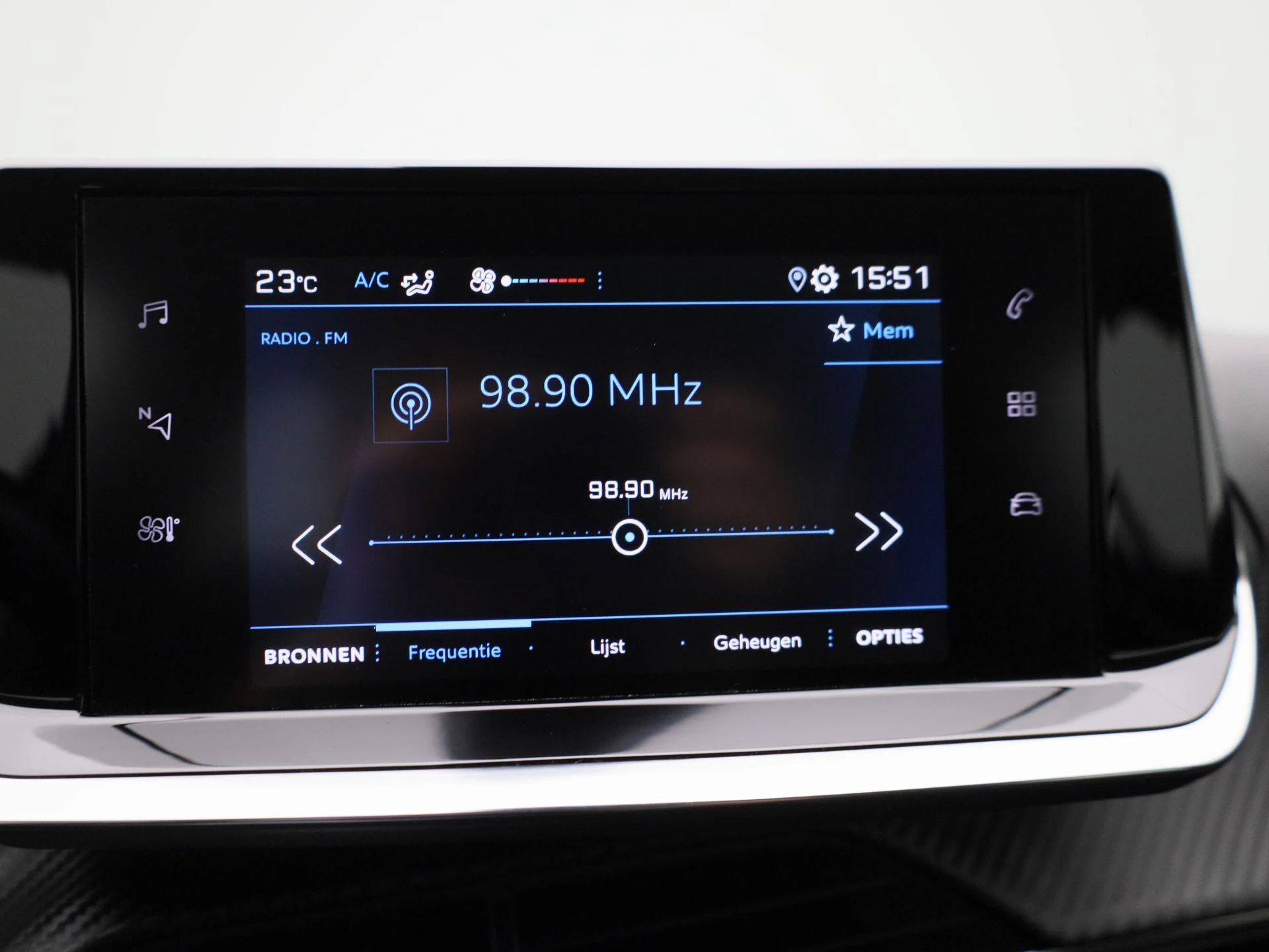 Peugeot-208-image-13