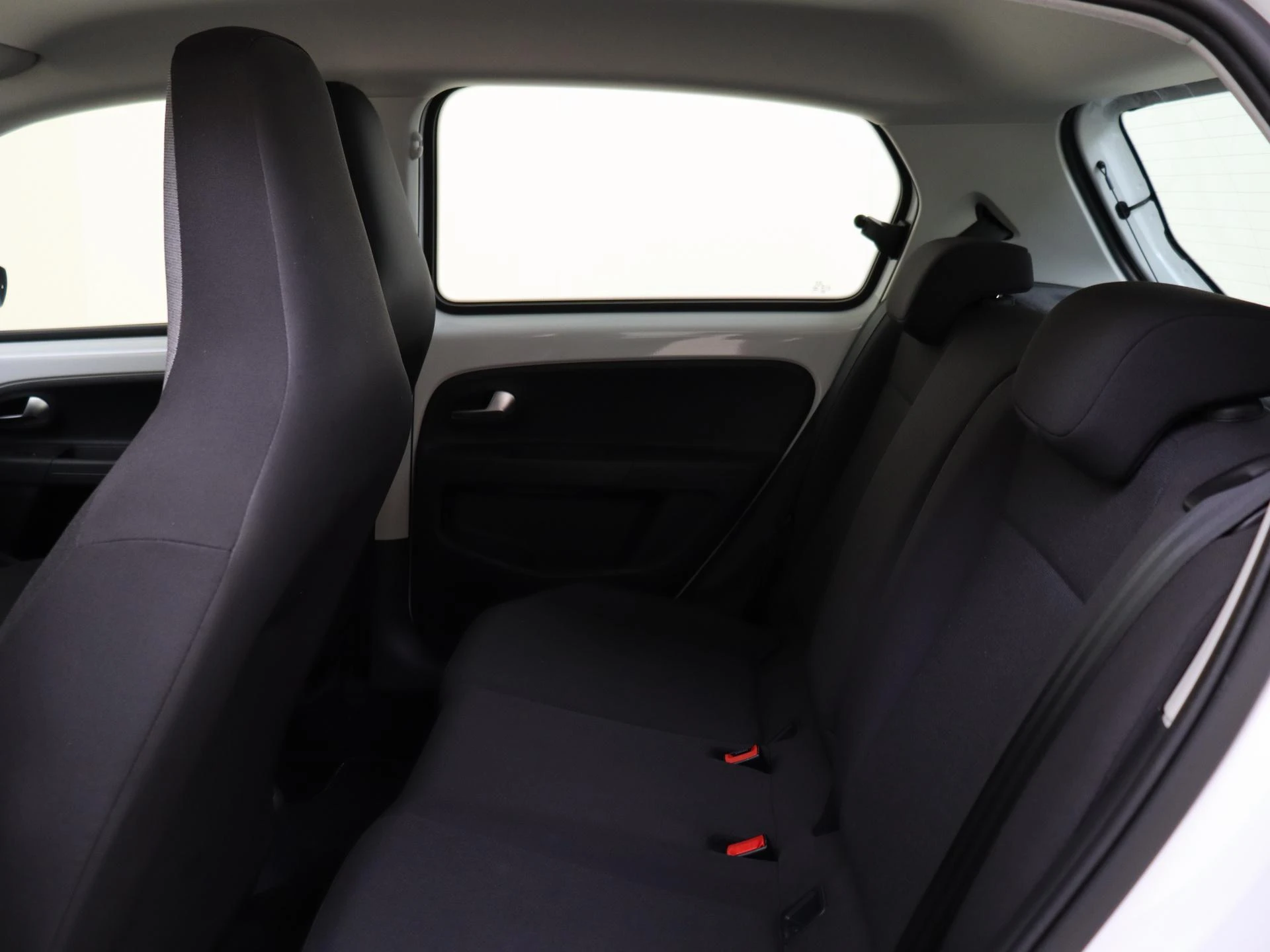 Volkswagen-up!-image-13