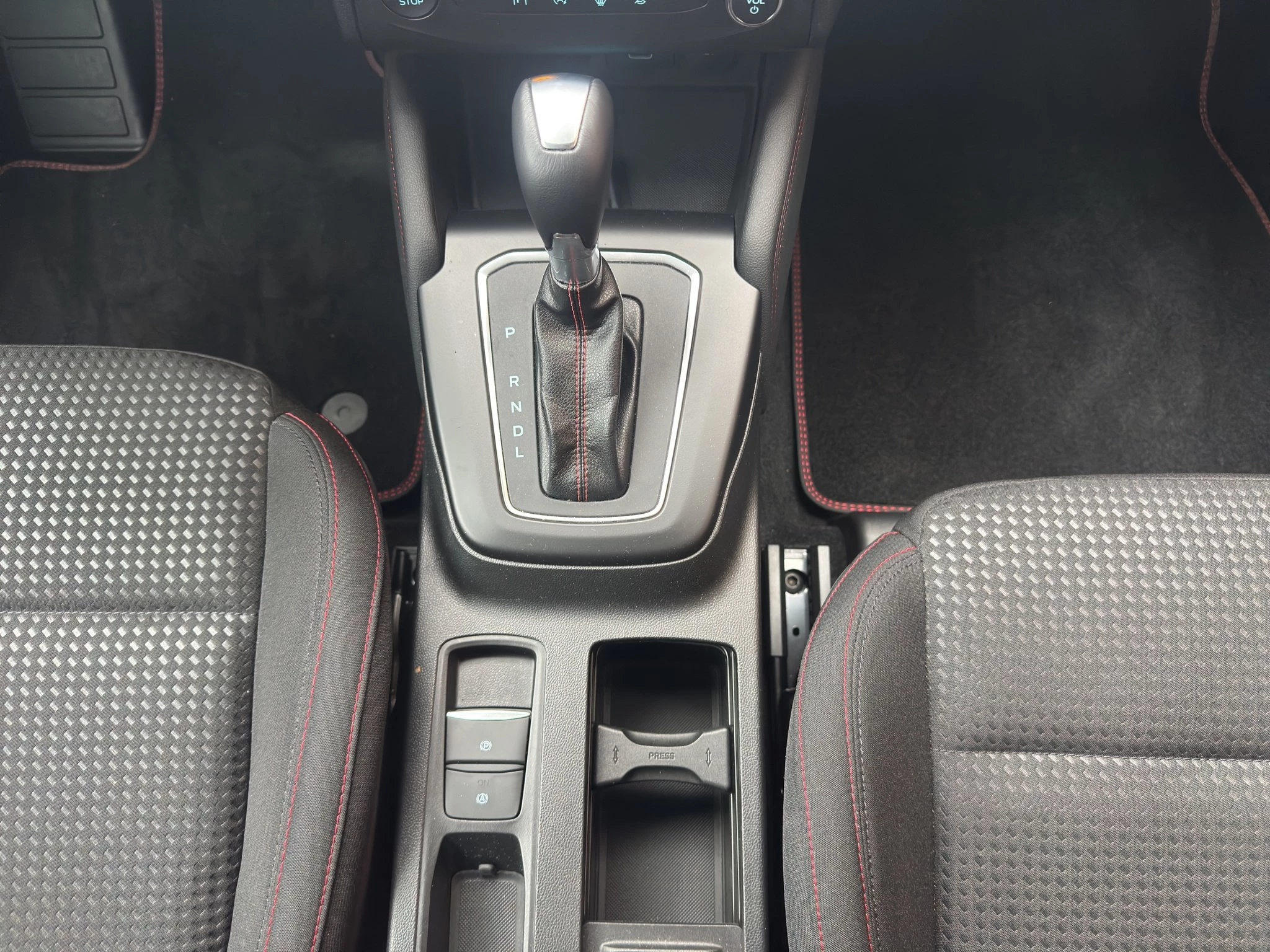 Ford Focus ST-Line X Turnier Aut. AHK Kamera LED WI-PKT