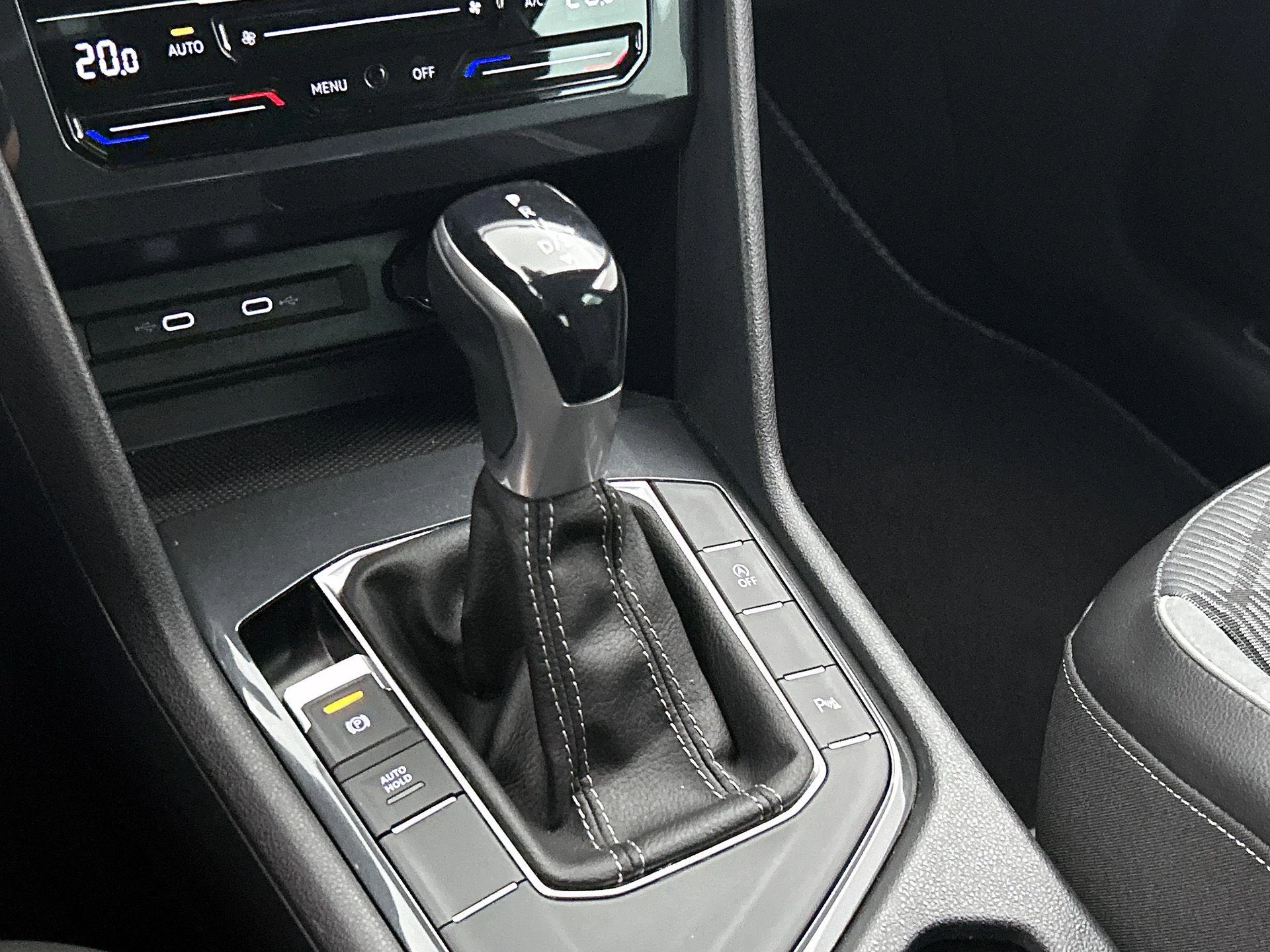 Volkswagen-Tiguan-image-28