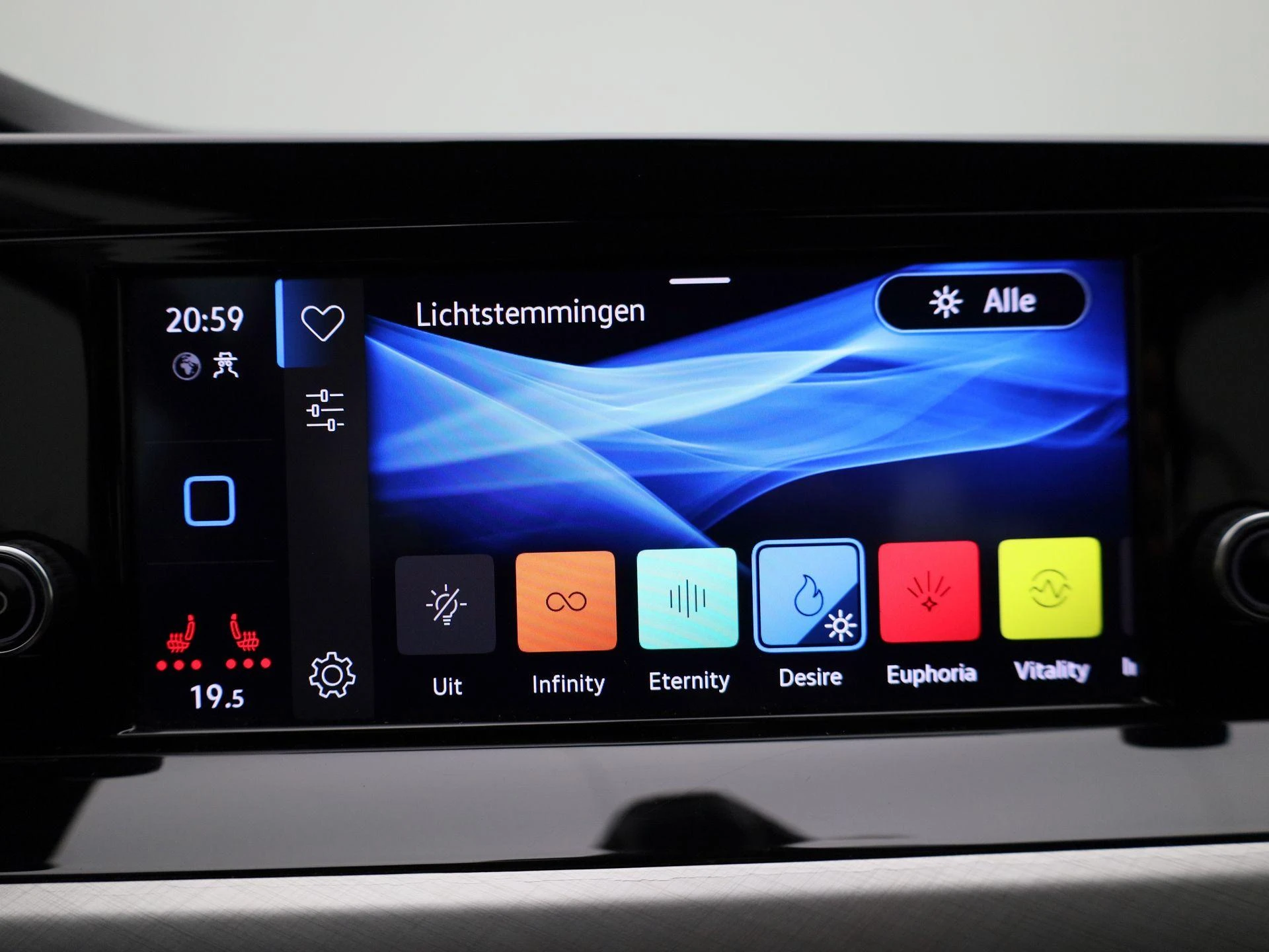 Volkswagen-Golf-image-24