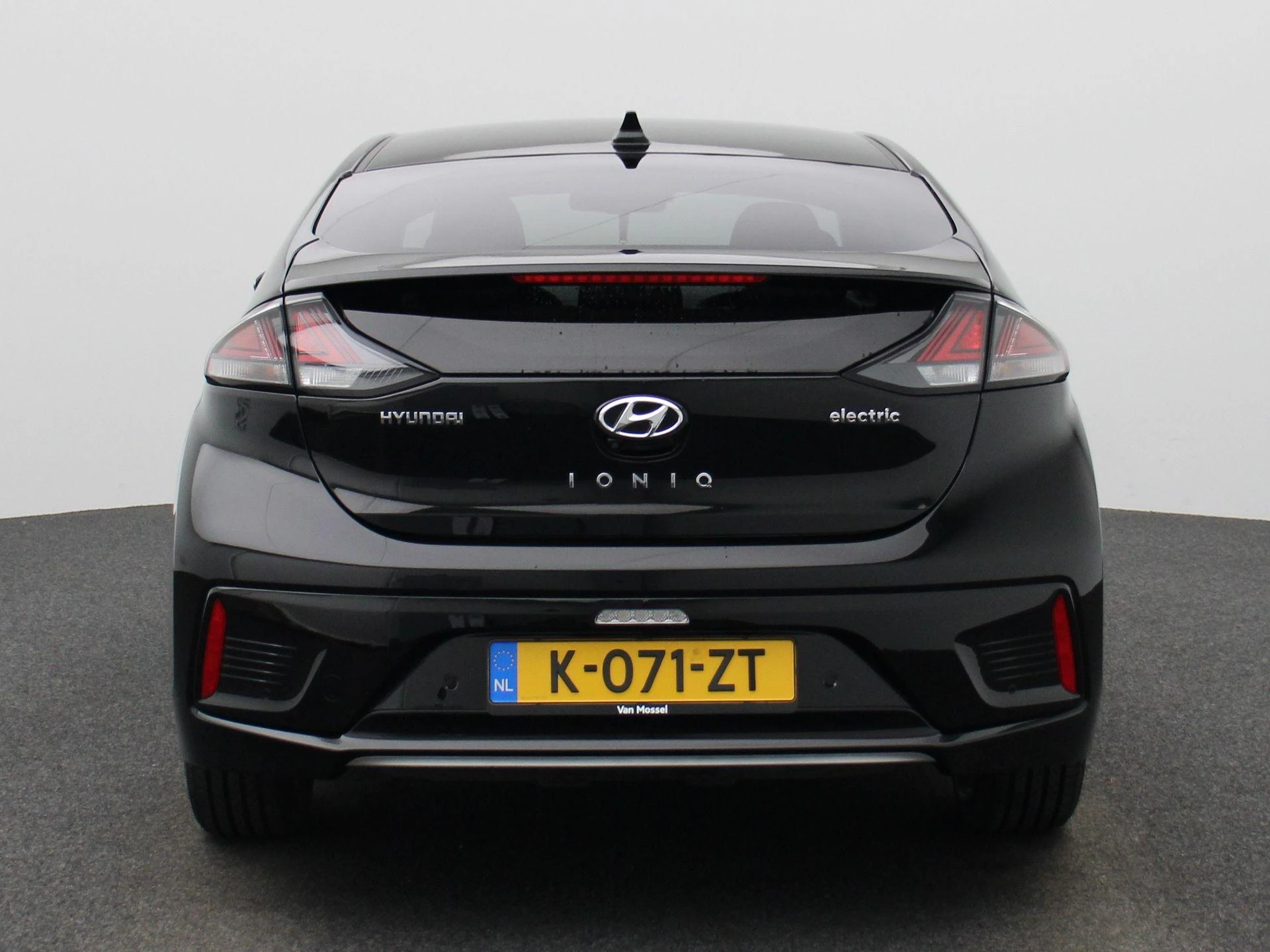 Hyundai-IONIQ-image-4