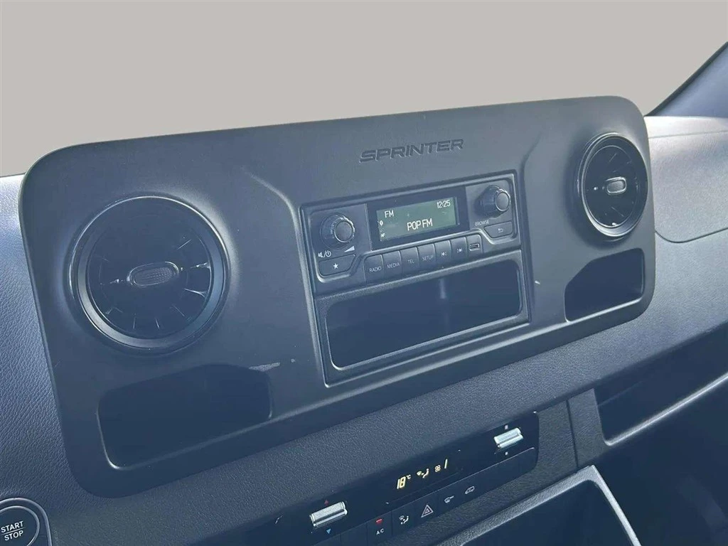 Mercedes-Benz-eSprinter-image-12