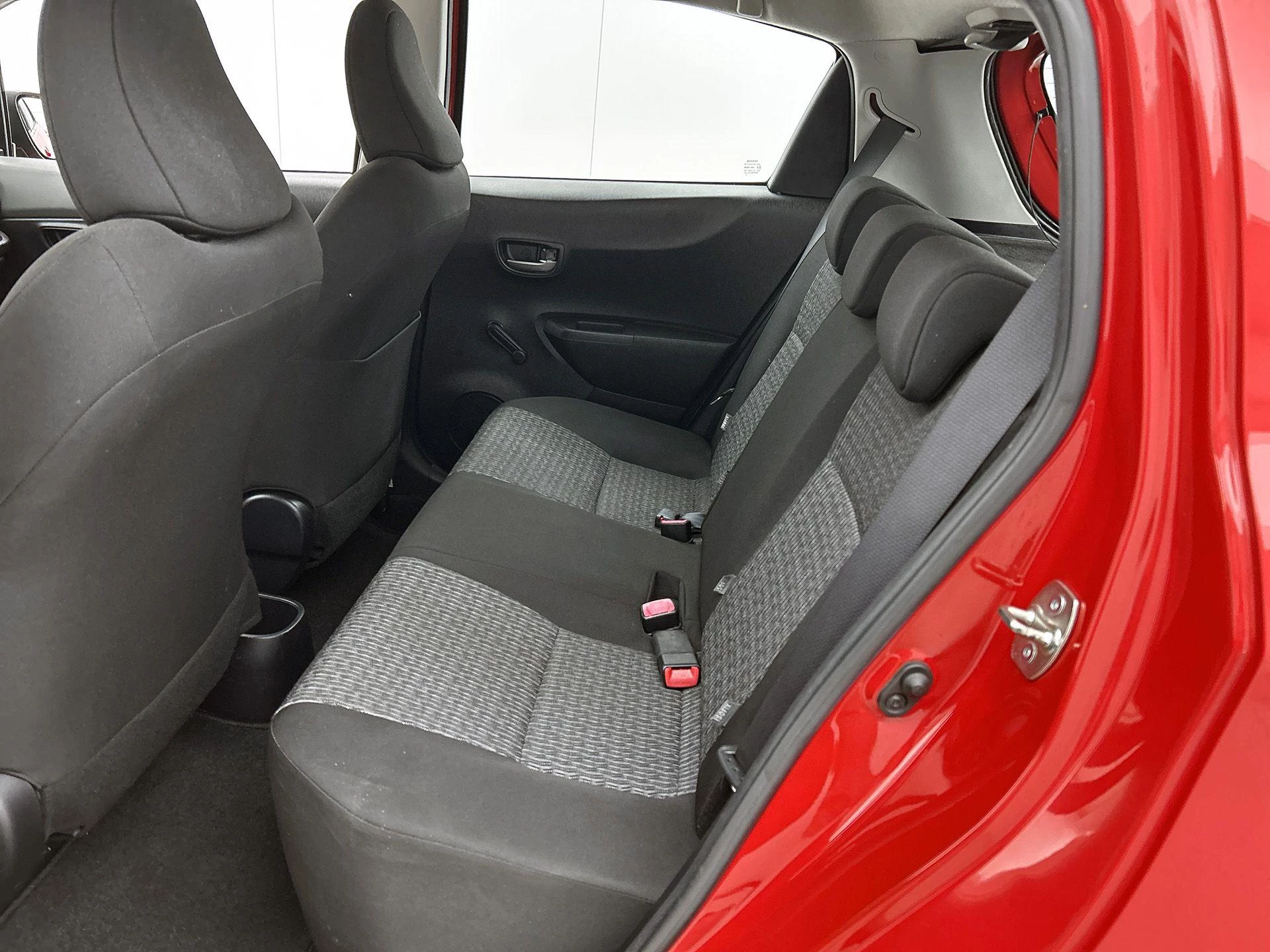 Toyota-Yaris-image-25