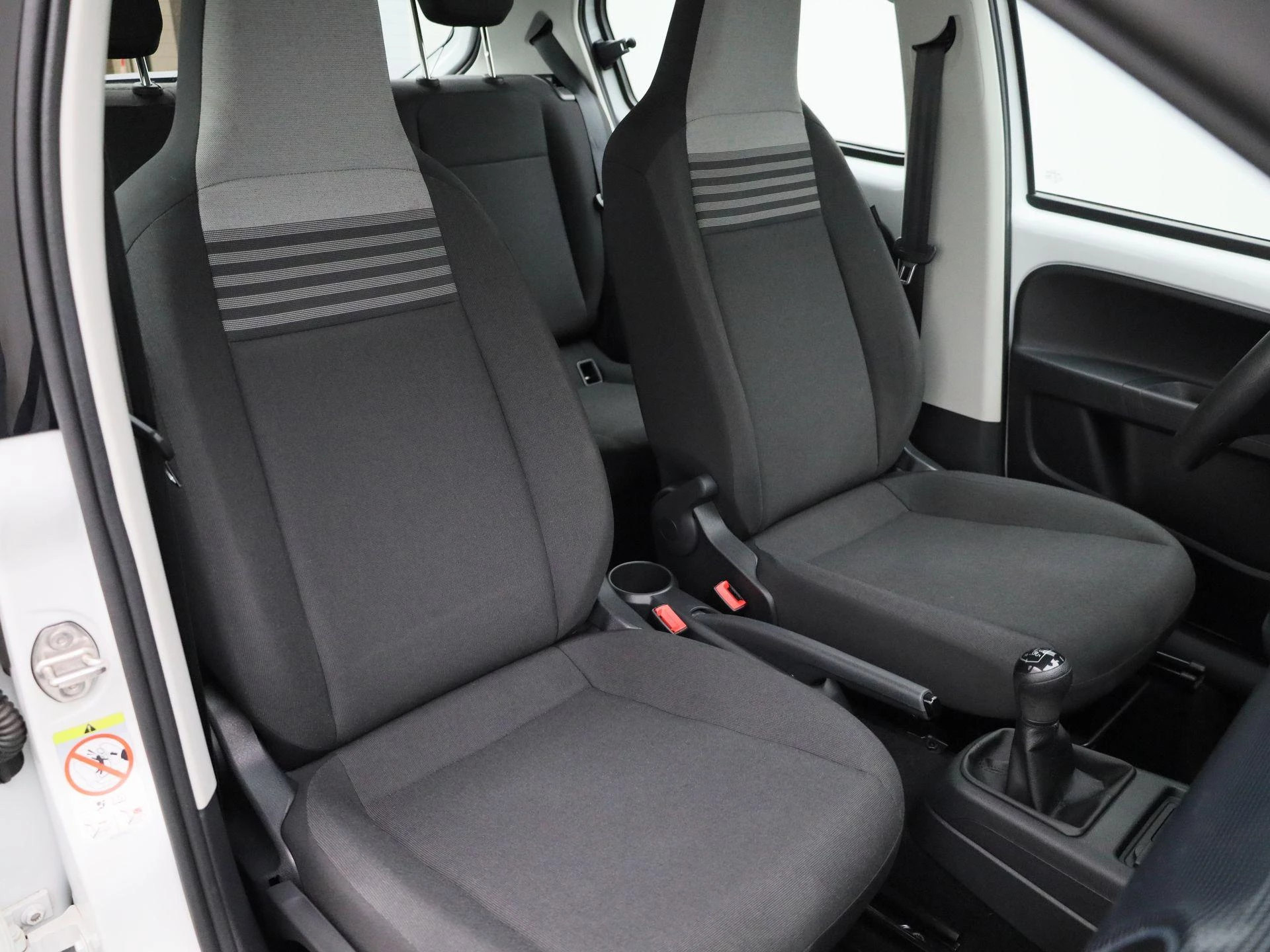 Volkswagen-up!-image-24