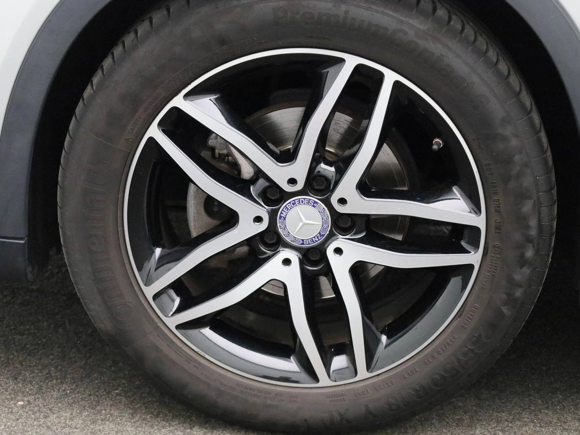 Mercedes-Benz-GLA-image-12
