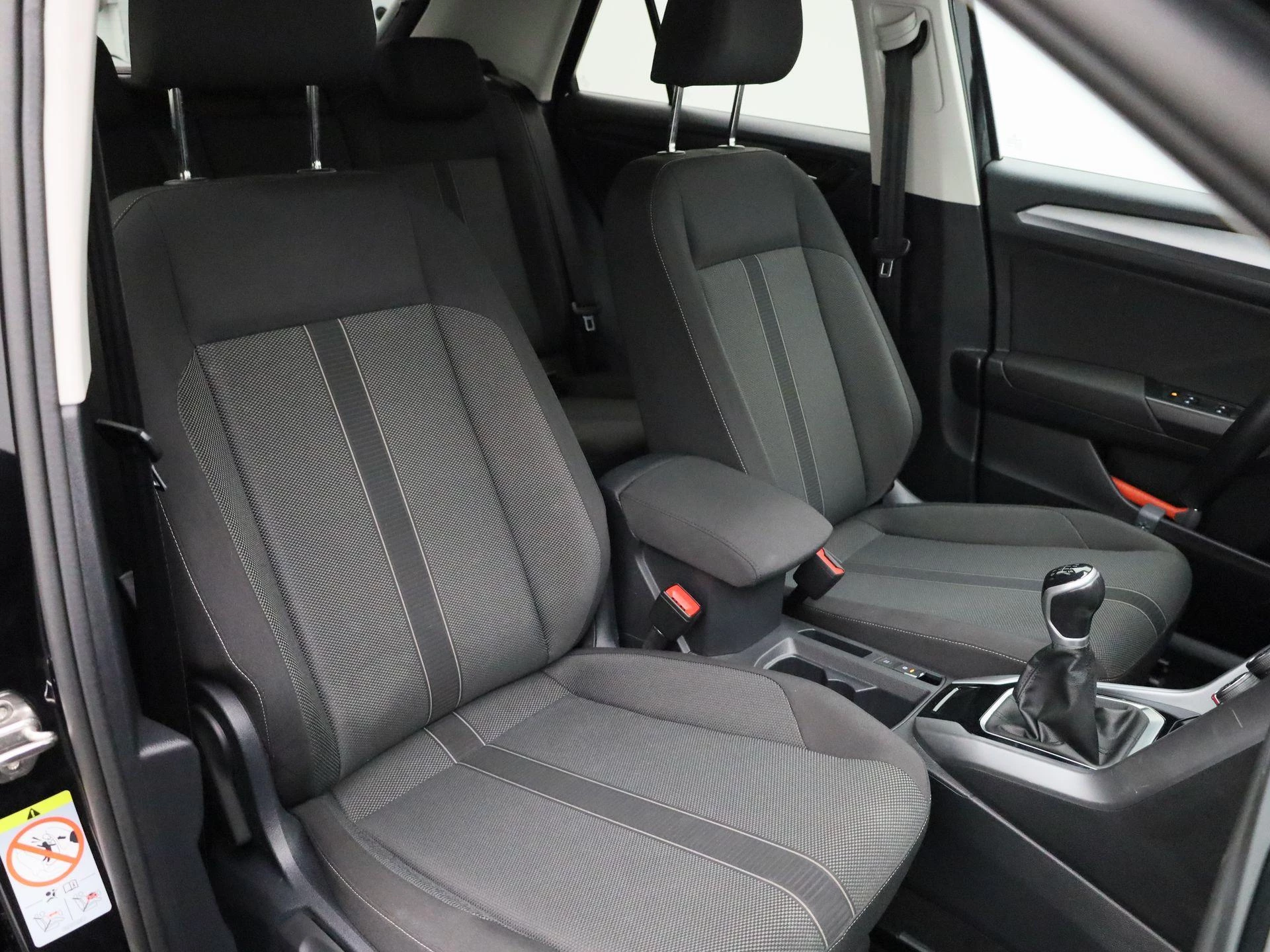 Volkswagen-T-Roc-image-32