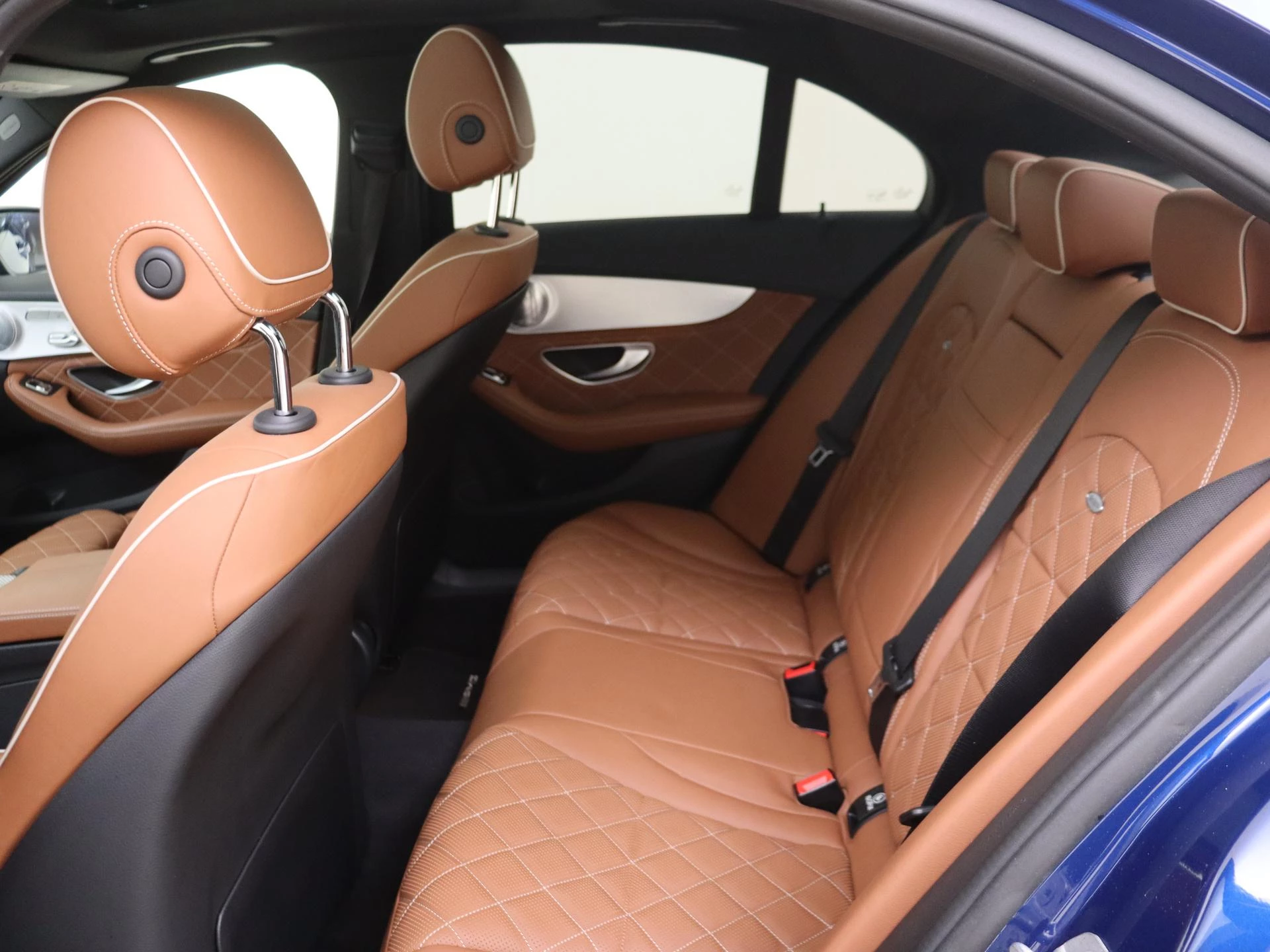 Mercedes-Benz-C-Klasse-image-15