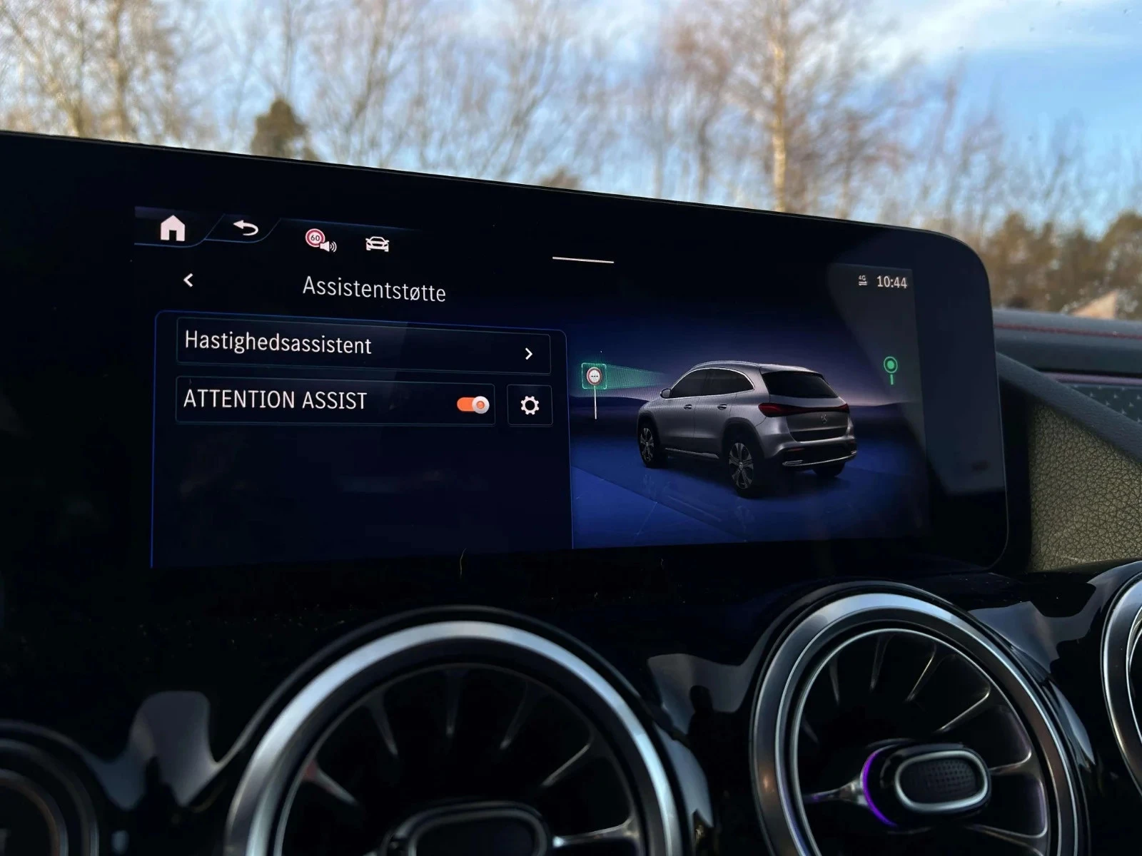 Mercedes-Benz-EQA-image-17