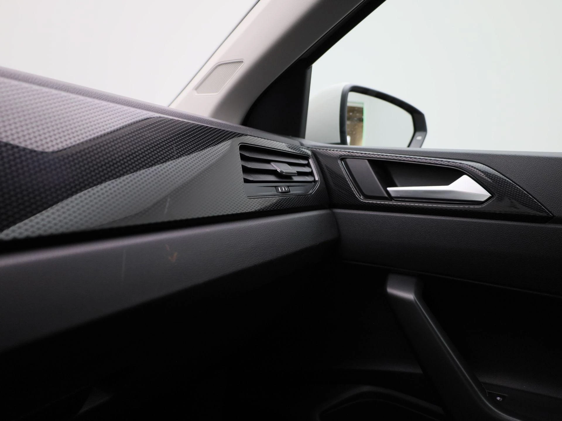 Volkswagen-Polo-image-24