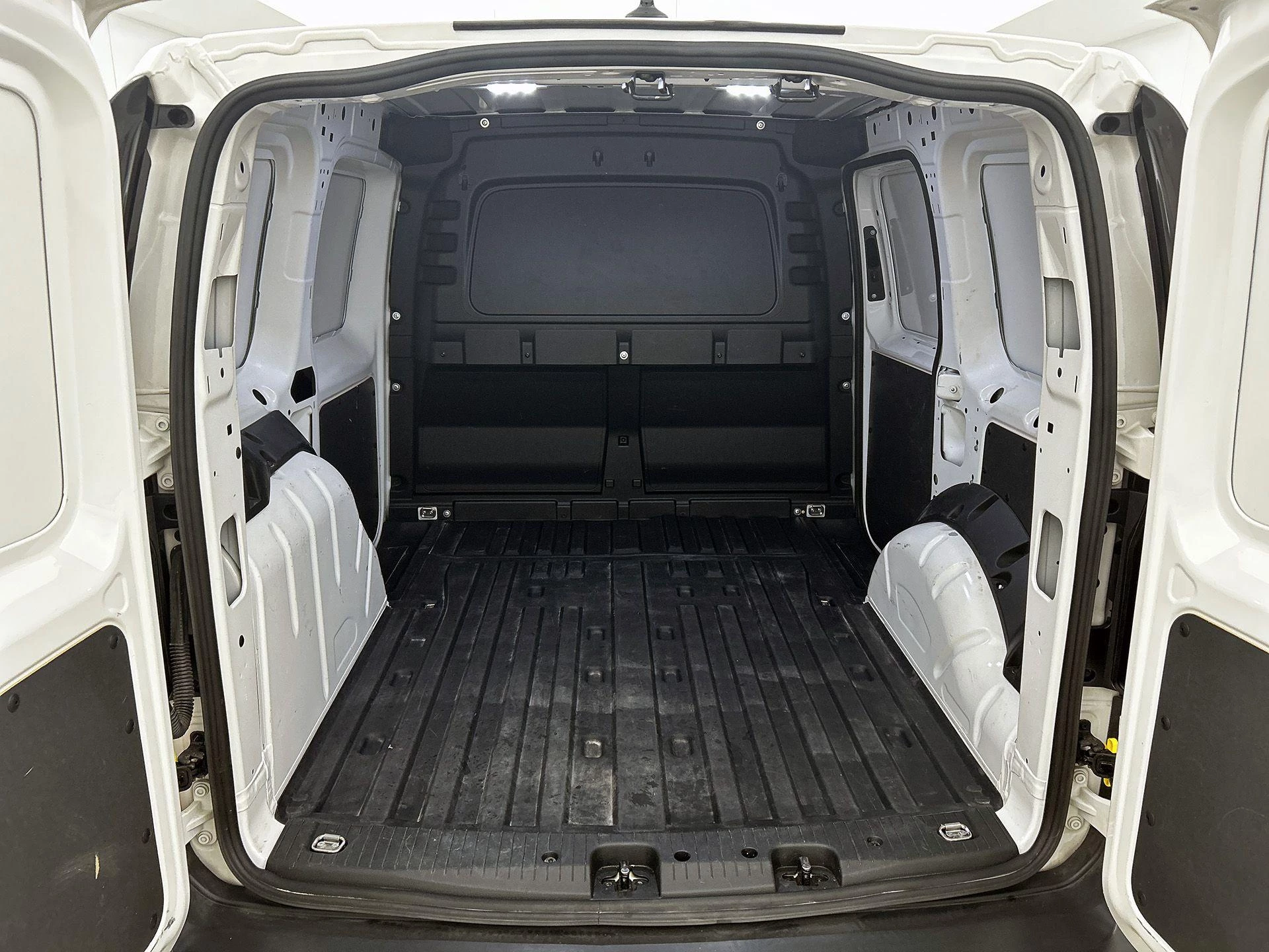 Volkswagen-Caddy-image-14