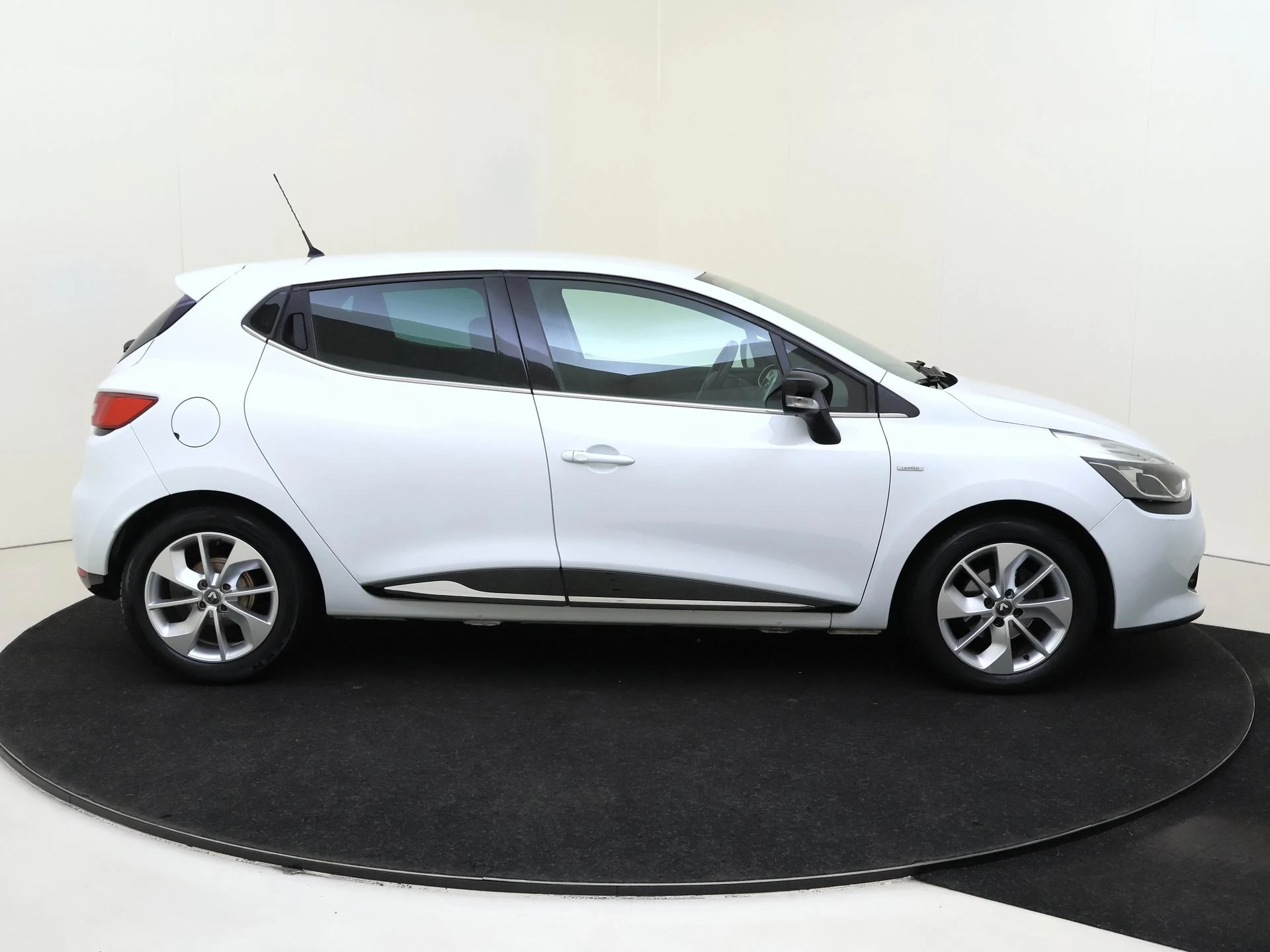 Renault-Clio-image-8