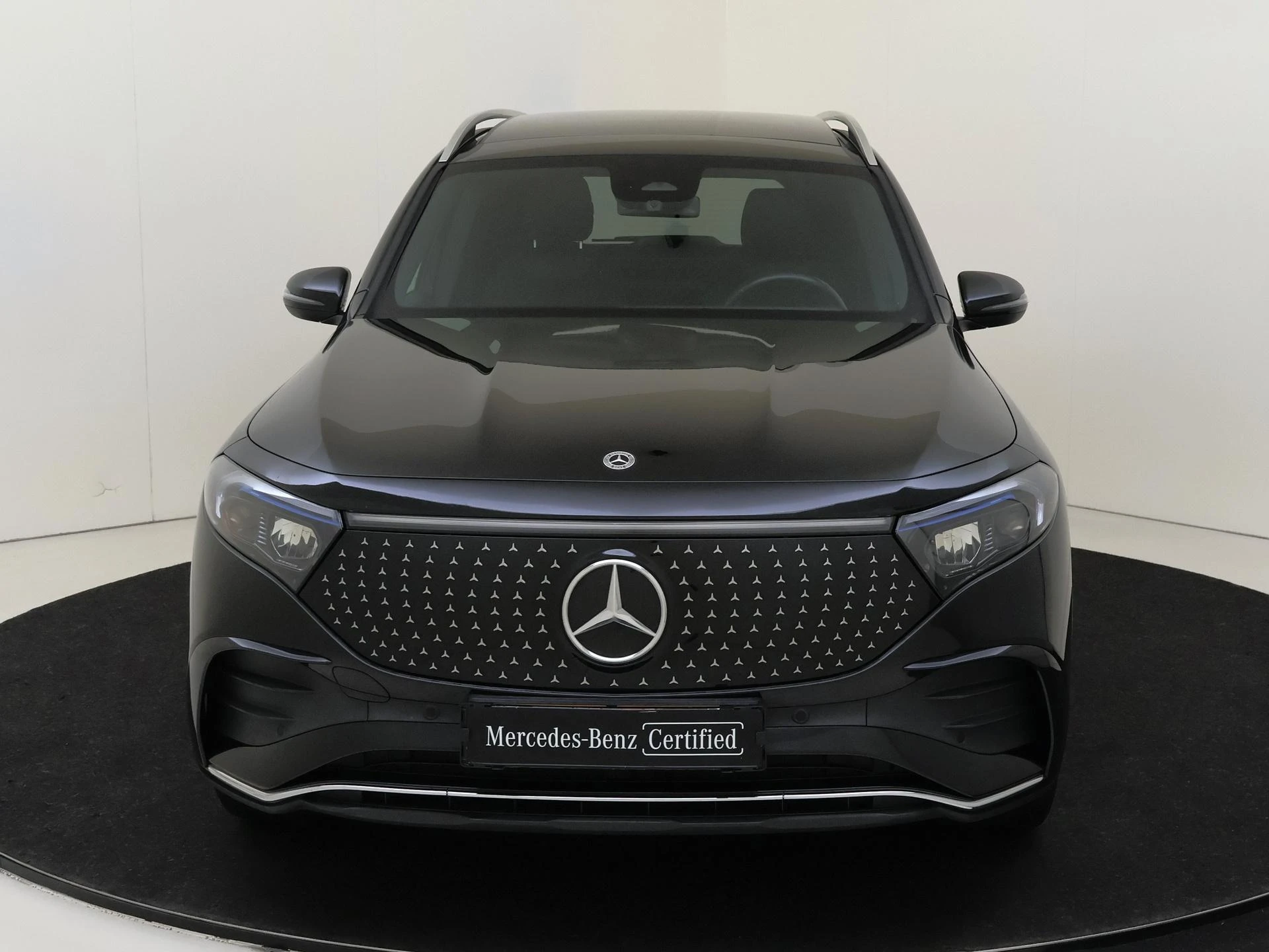 Mercedes-Benz-EQB-image-5