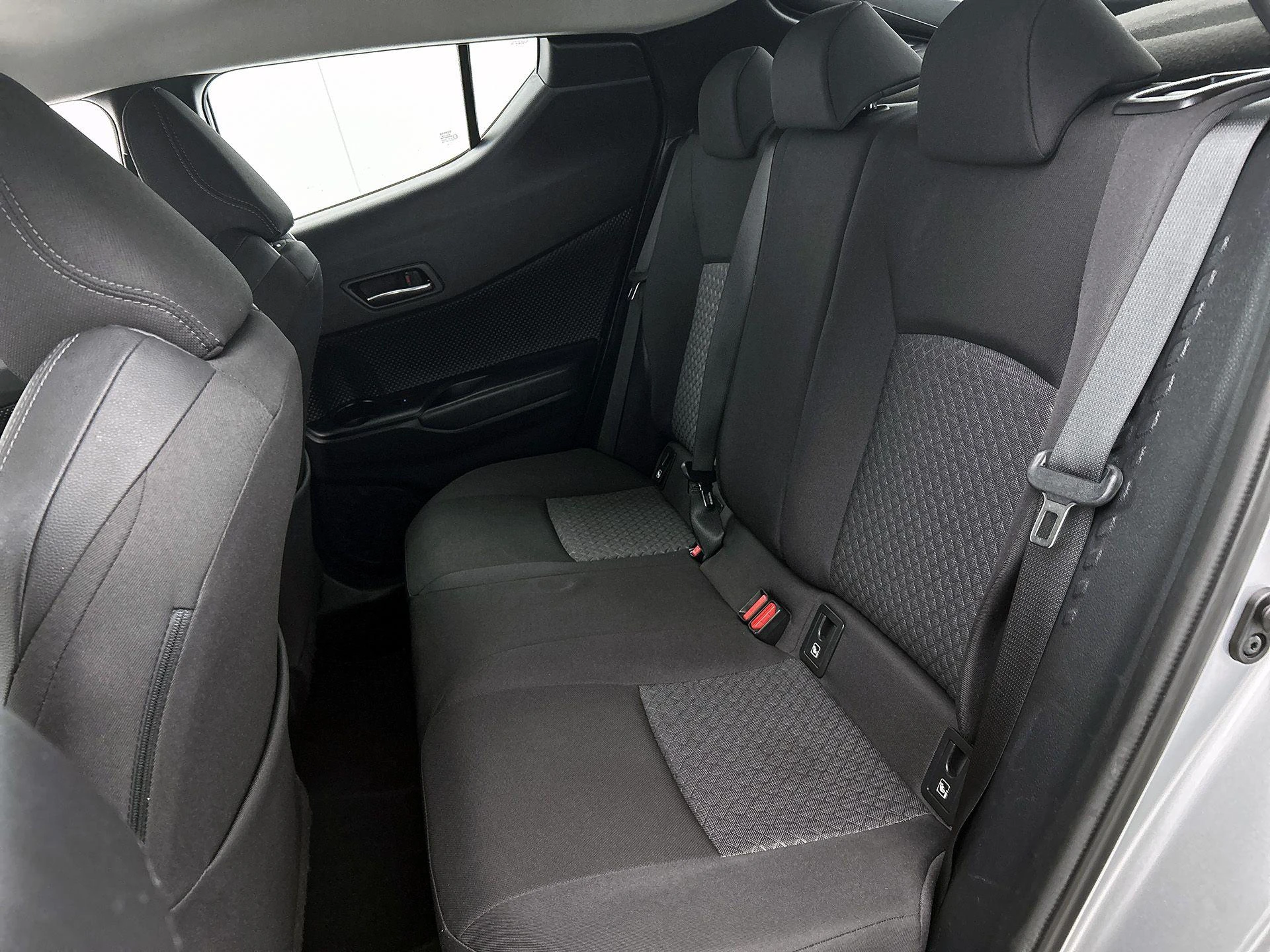 Toyota-C-HR-image-25