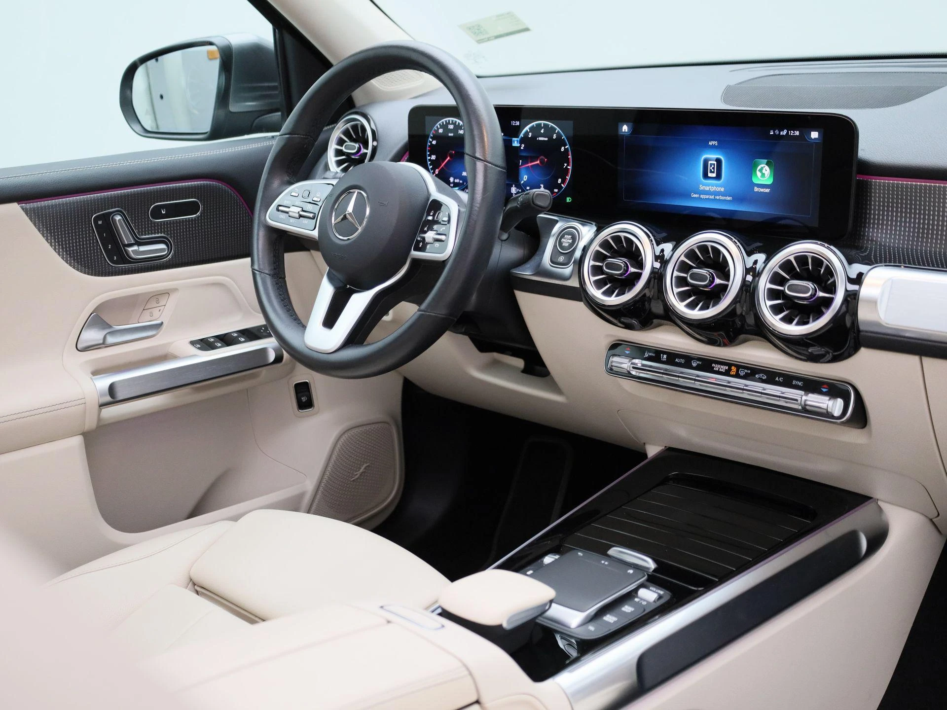 Mercedes-Benz-GLB-image-38