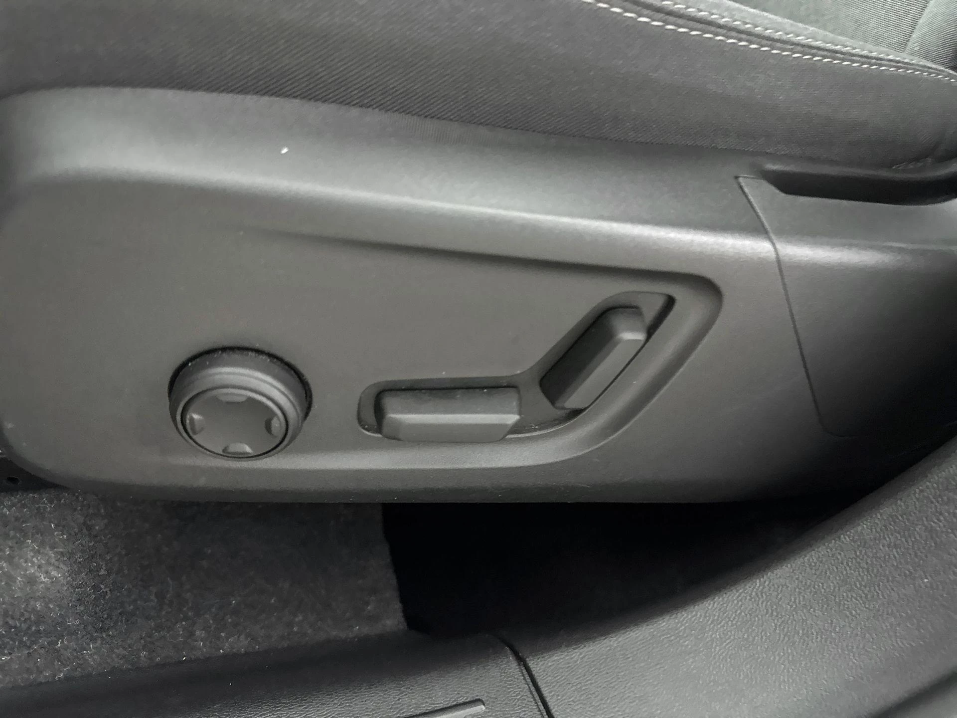 Volvo XC40 T4 Recharge Plus Dark
