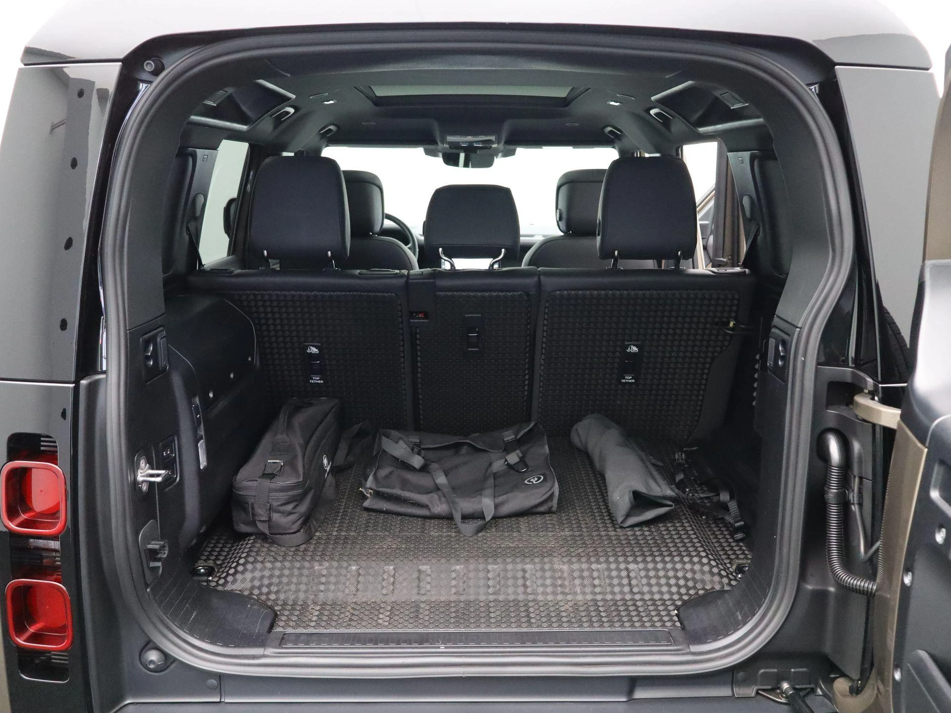 Land Rover Defender 110 2.0 P300e 110 X-Dynamic HSE
