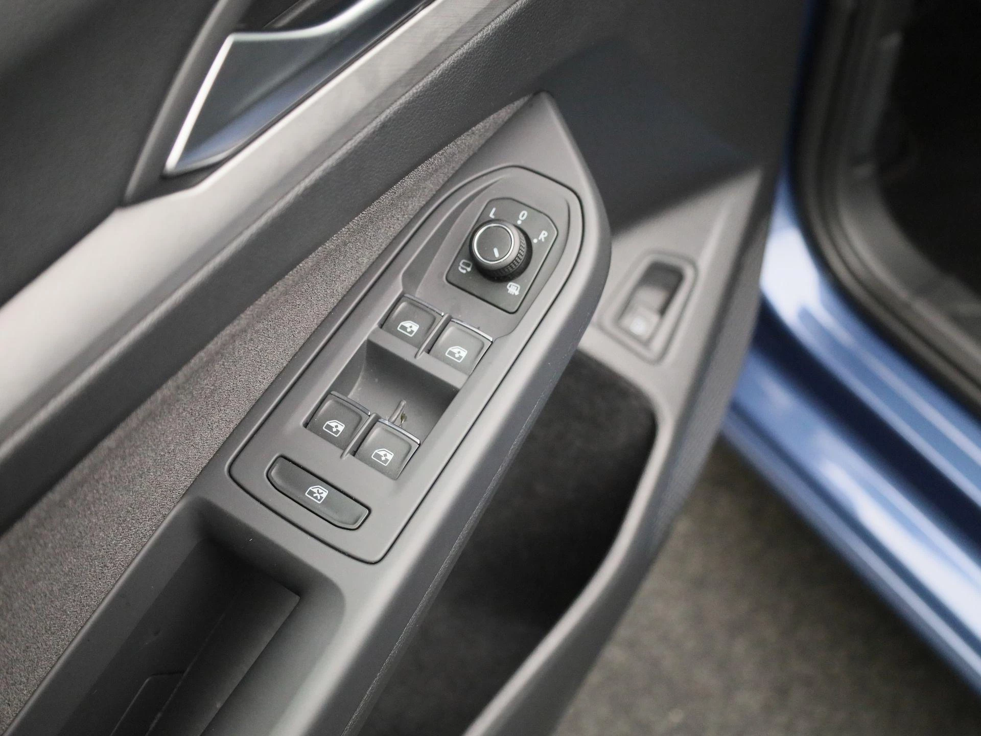 Volkswagen-Golf-image-25