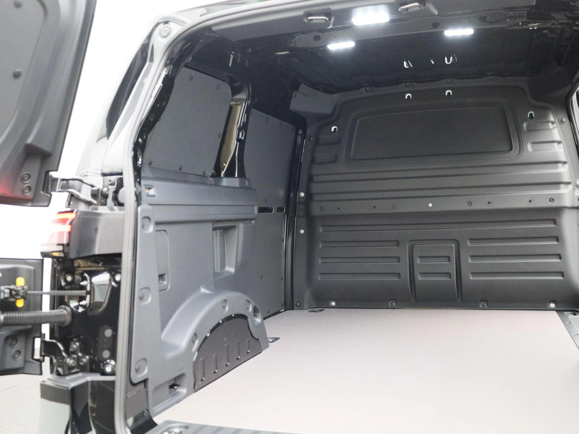 Volkswagen-ID. Buzz Cargo-image-14