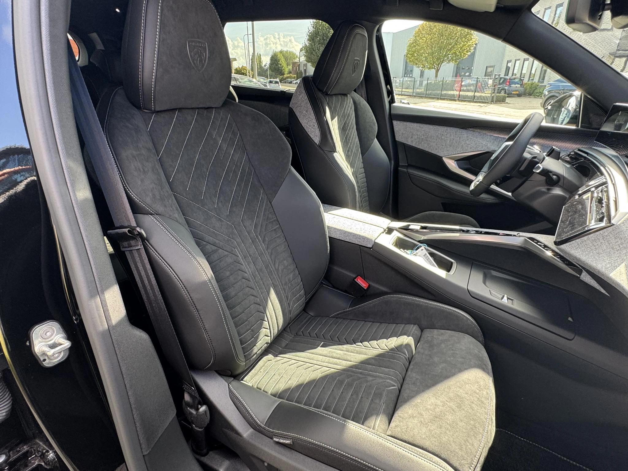 Peugeot-e-5008-image-50