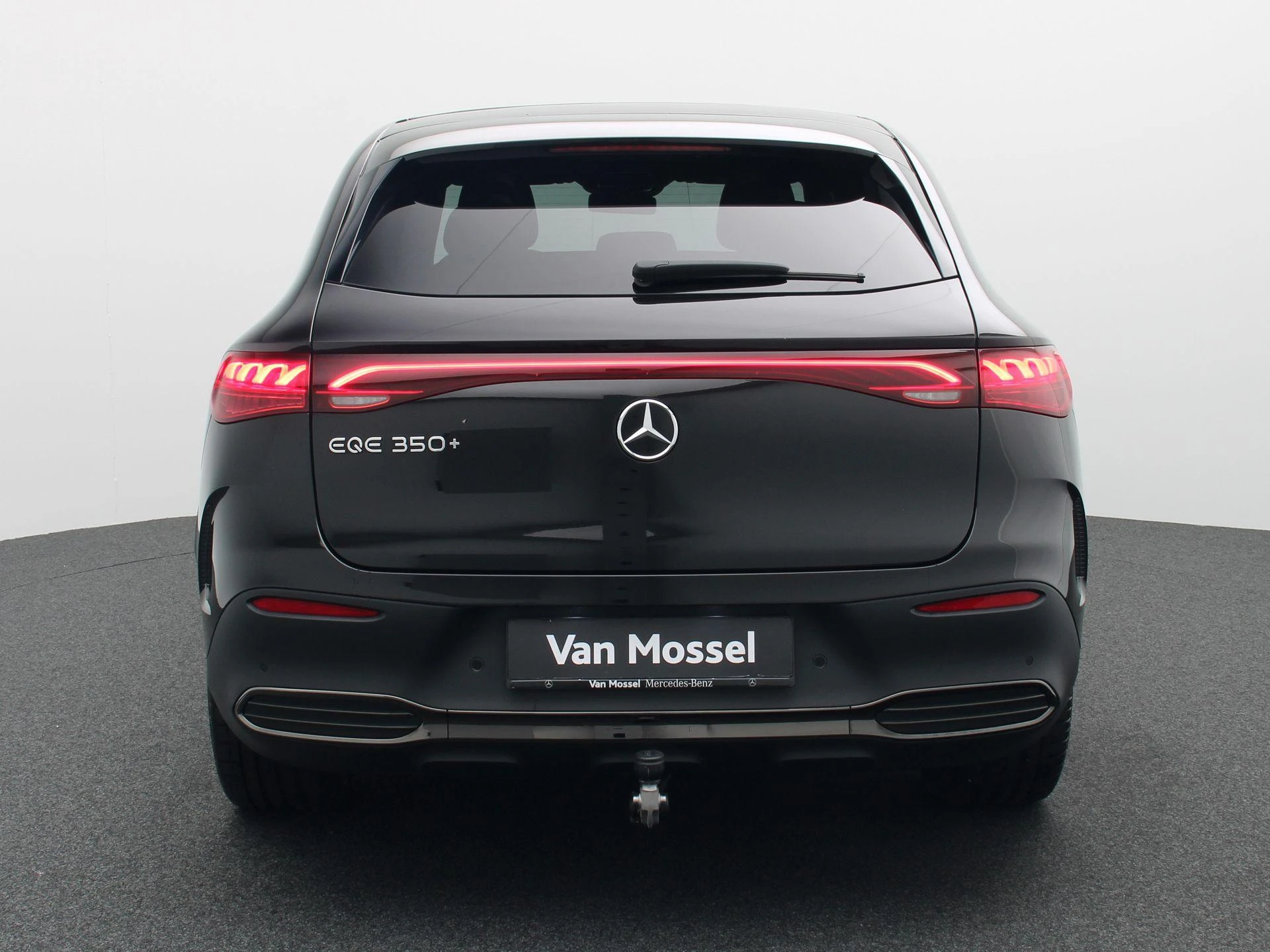Mercedes-Benz-EQE-image-4