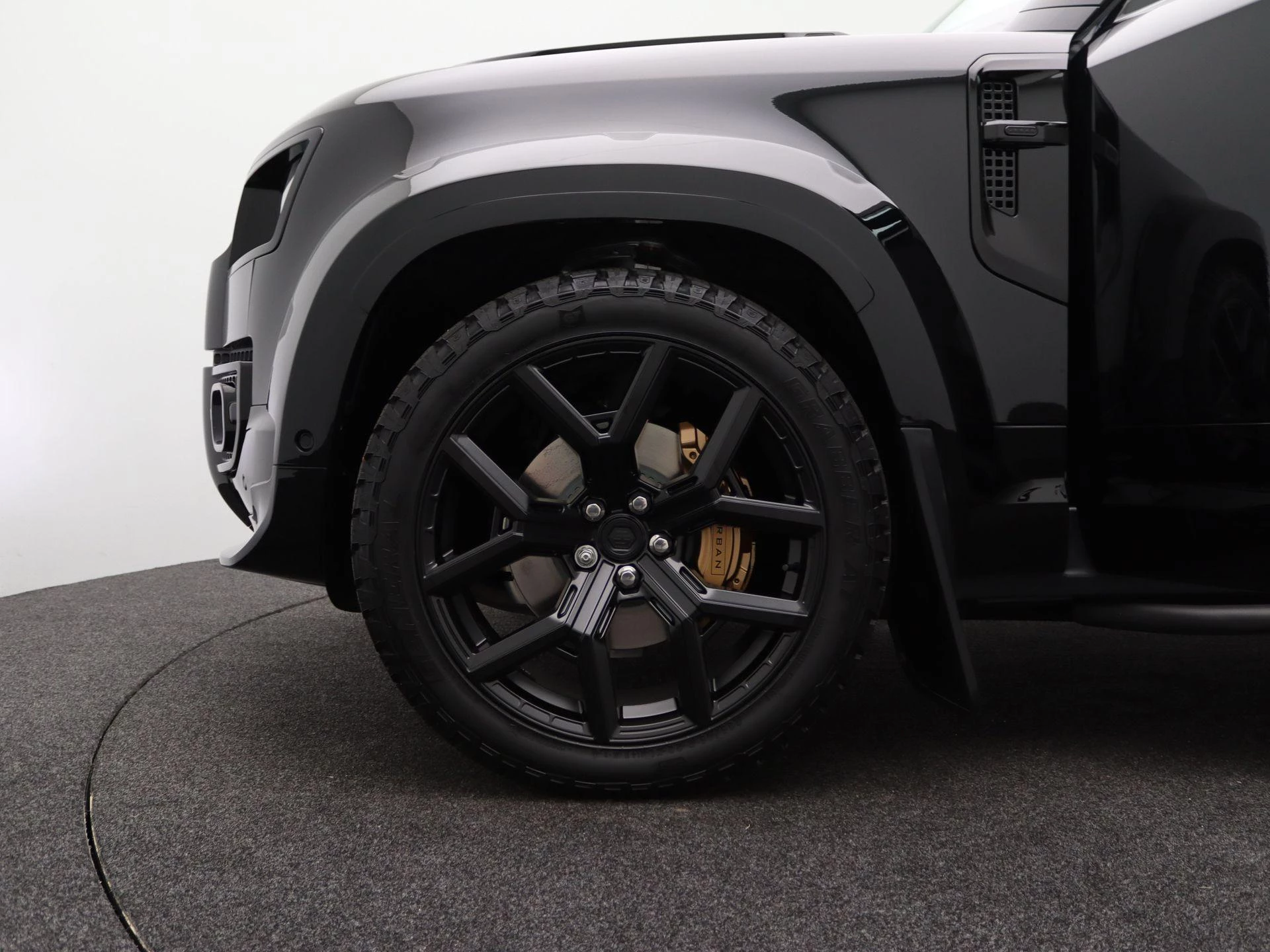 Land Rover-Defender-image-7