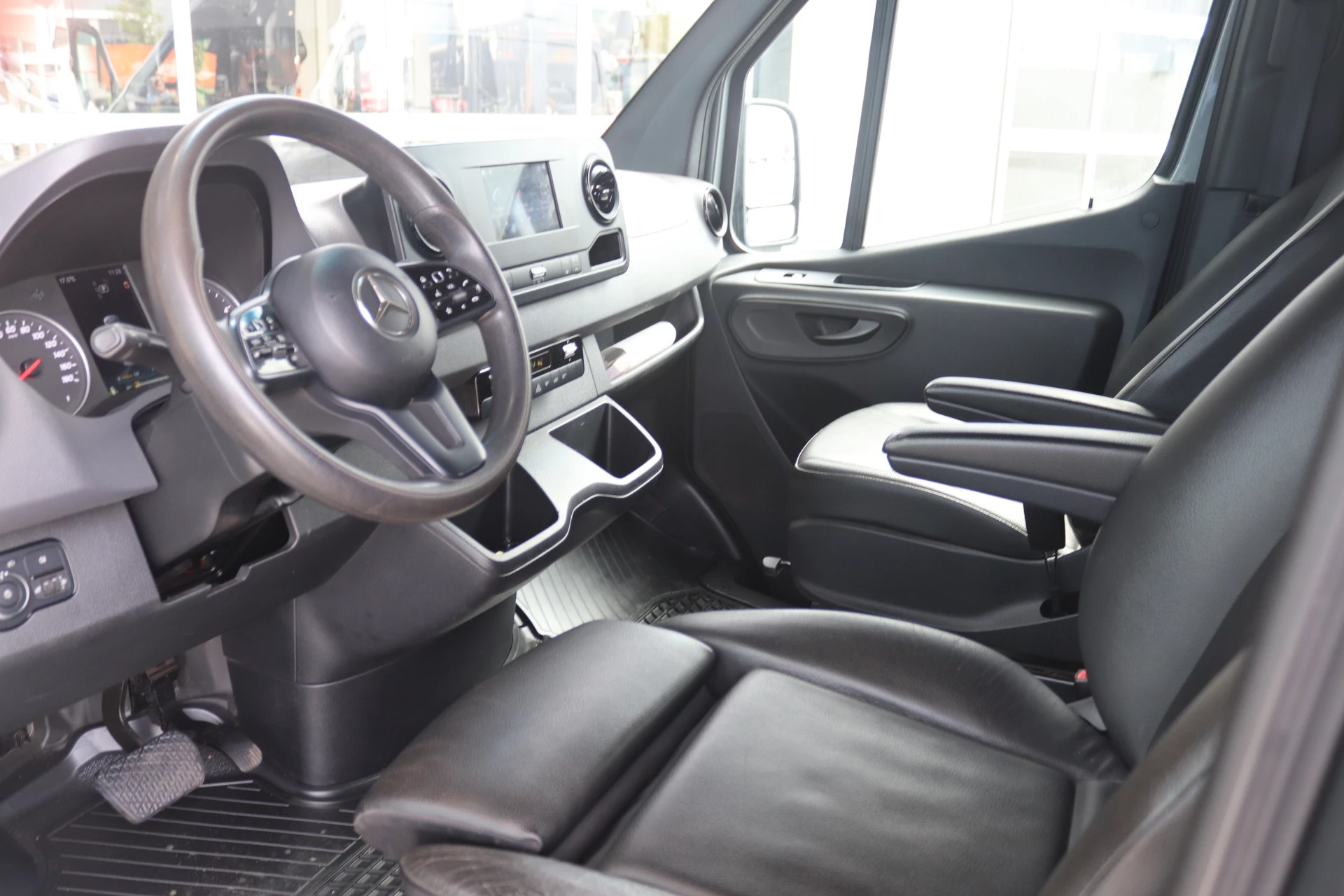 Mercedes-Benz Sprinter 319 3.0 V6 CDI Aut. L3H2 Dub Cab. |NAVI/MBUX/AIRCO/ALARM