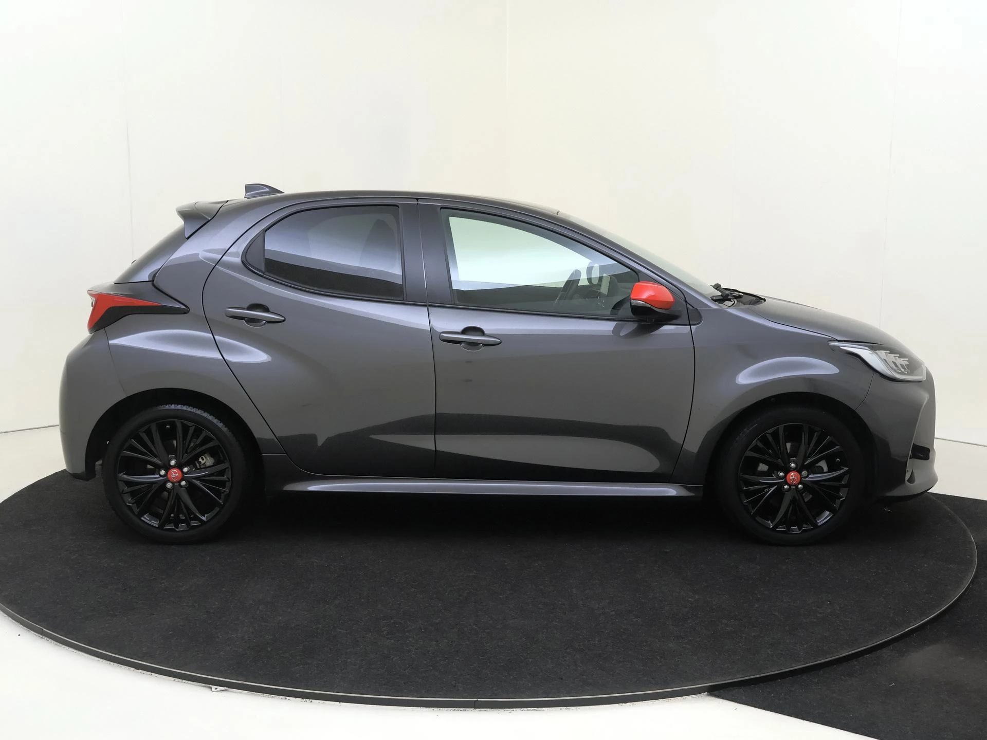 Toyota-Yaris-image-8