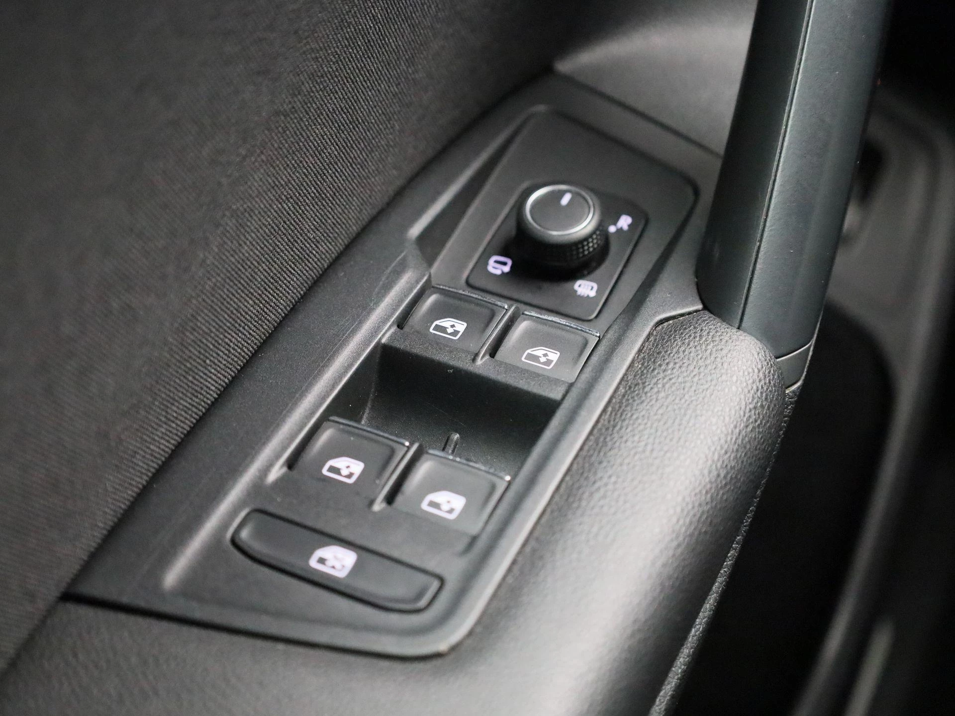 Volkswagen-Tiguan-image-30