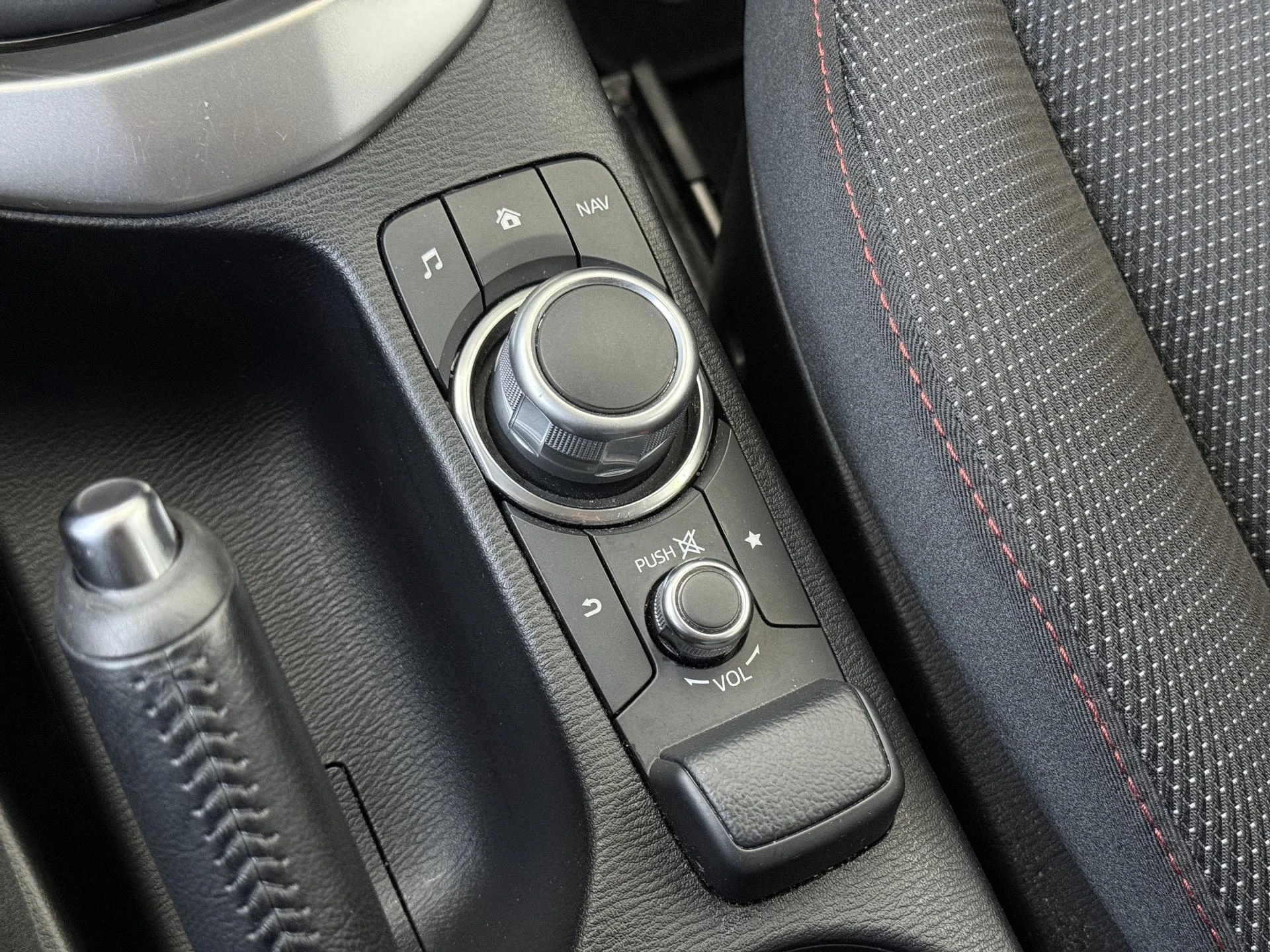 Mazda-2-image-19