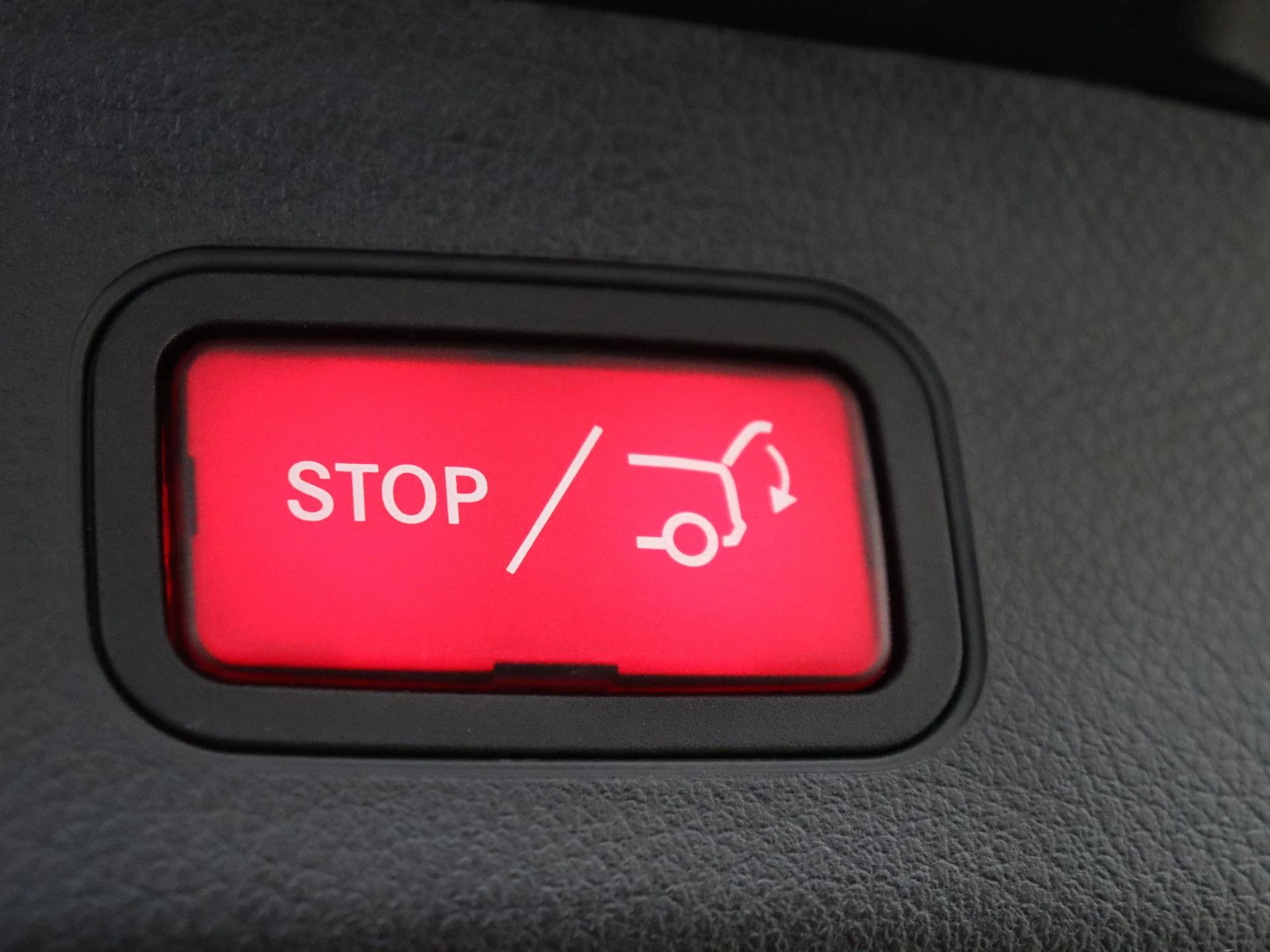 Mercedes-Benz-GLA-image-27