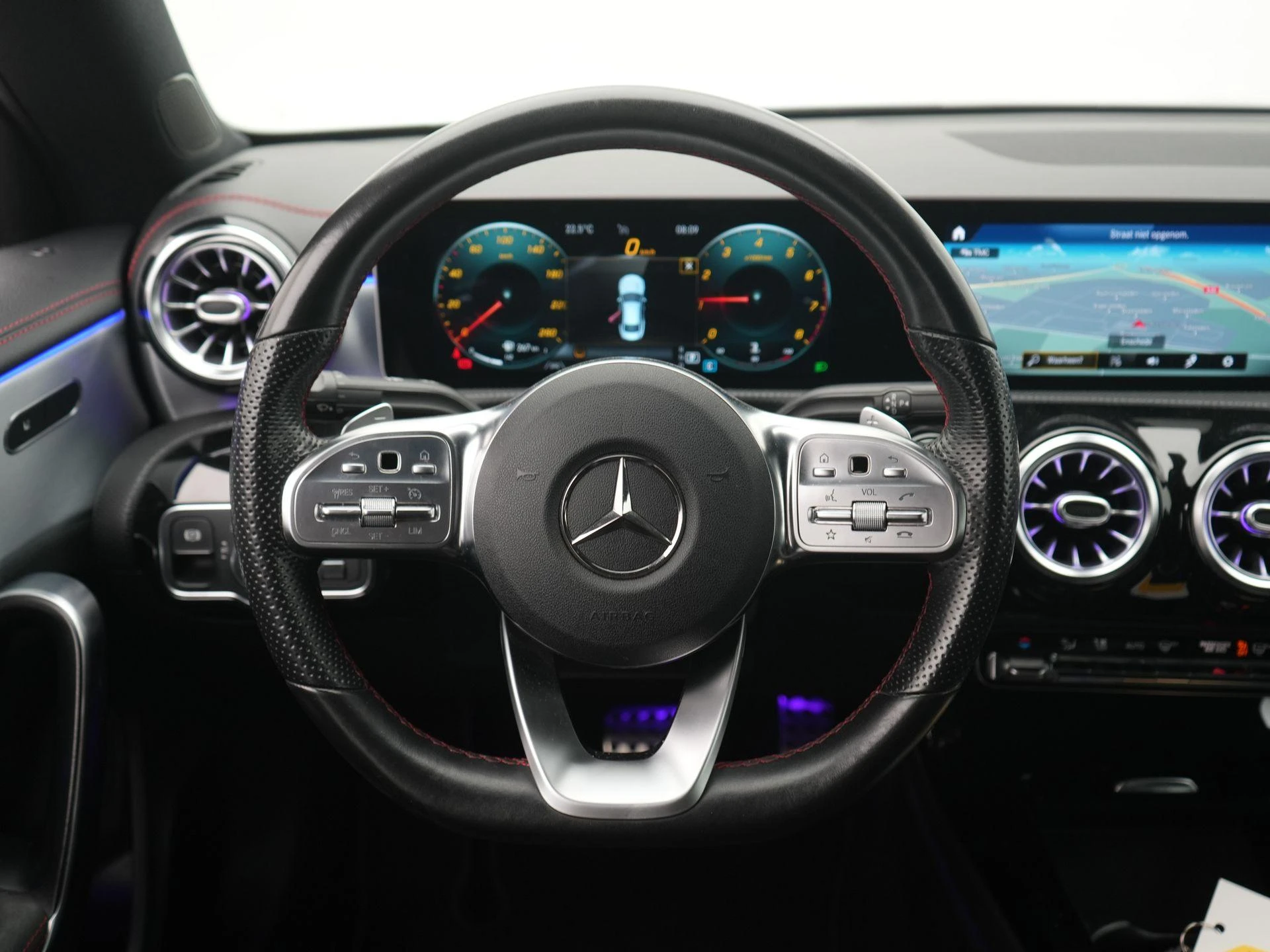 Mercedes-Benz-CLA-image-7
