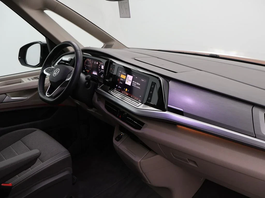 Volkswagen-Multivan-image-2