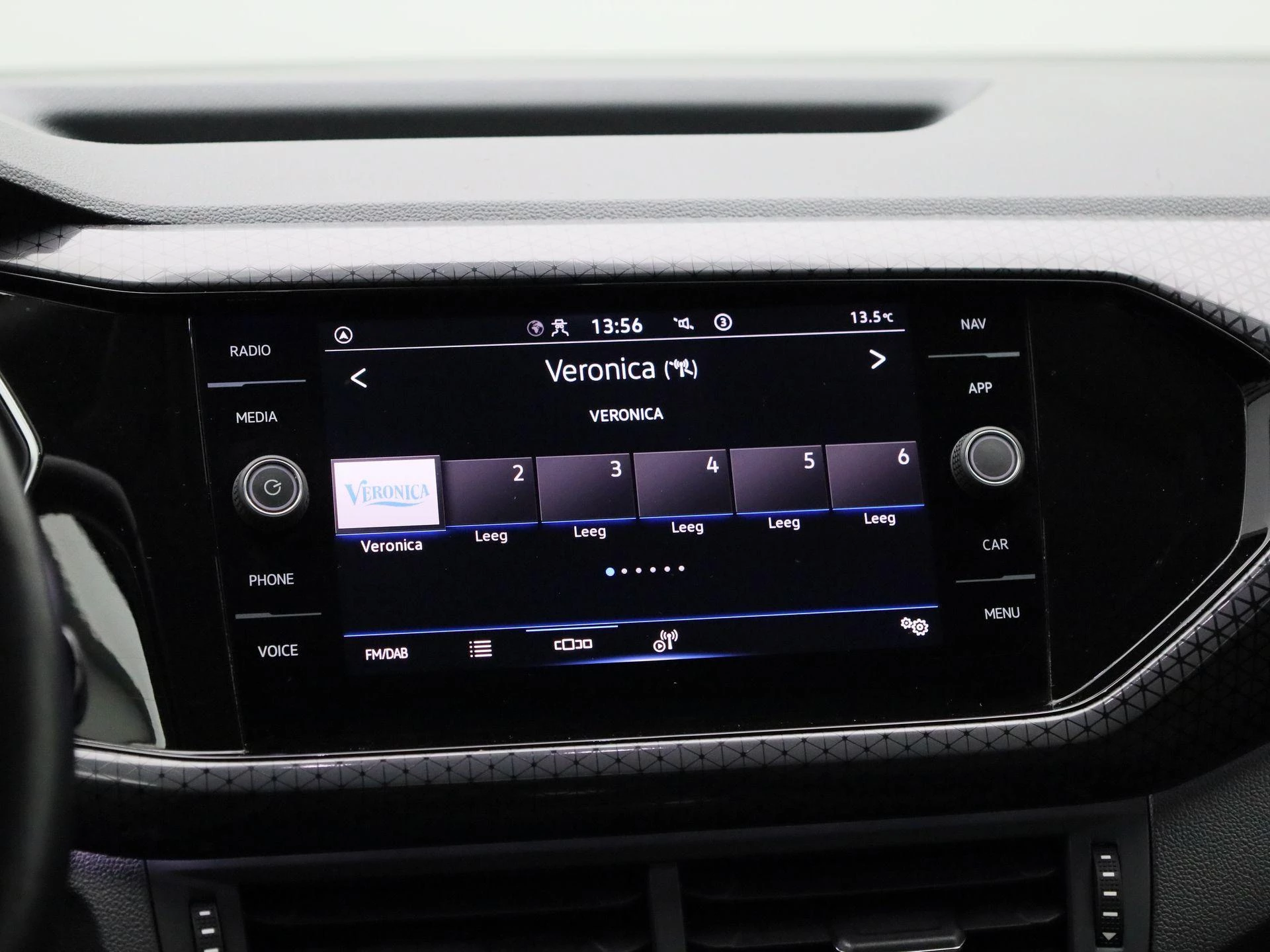 Volkswagen-T-Cross-image-7