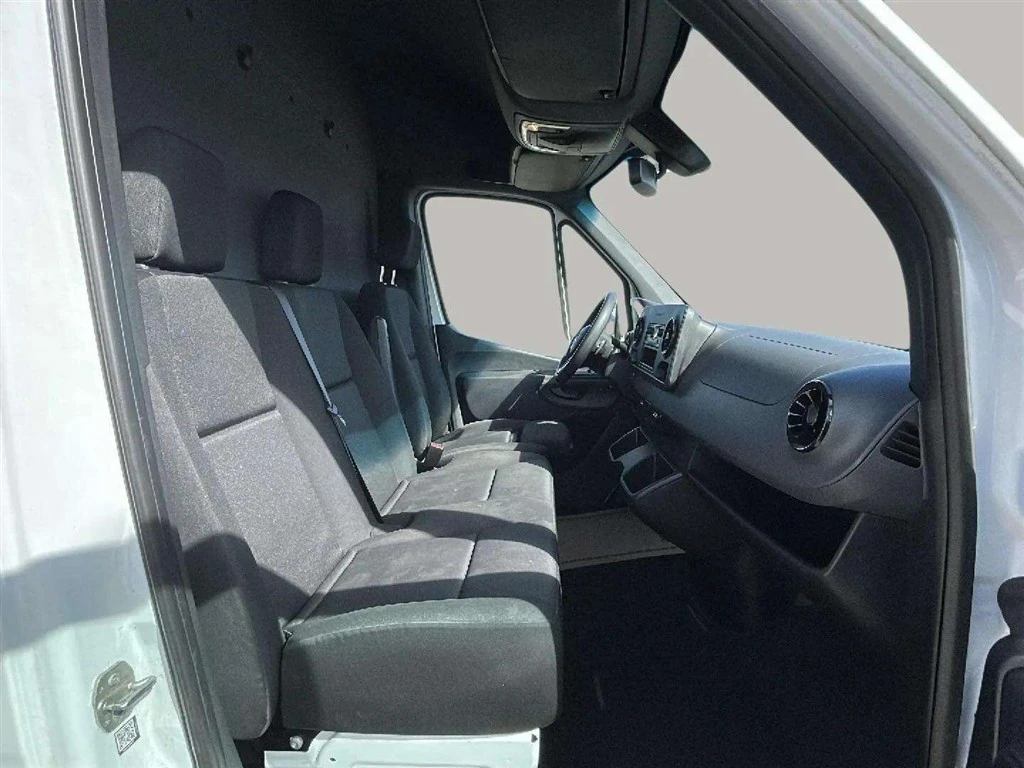 Mercedes-Benz-eSprinter-image-8