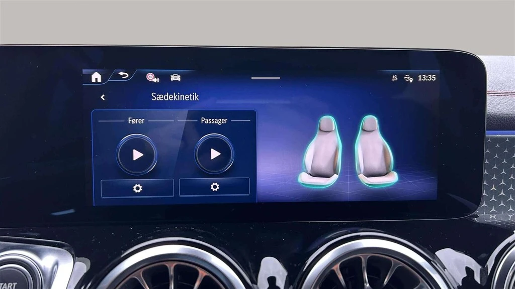 Mercedes-Benz-EQB-image-17
