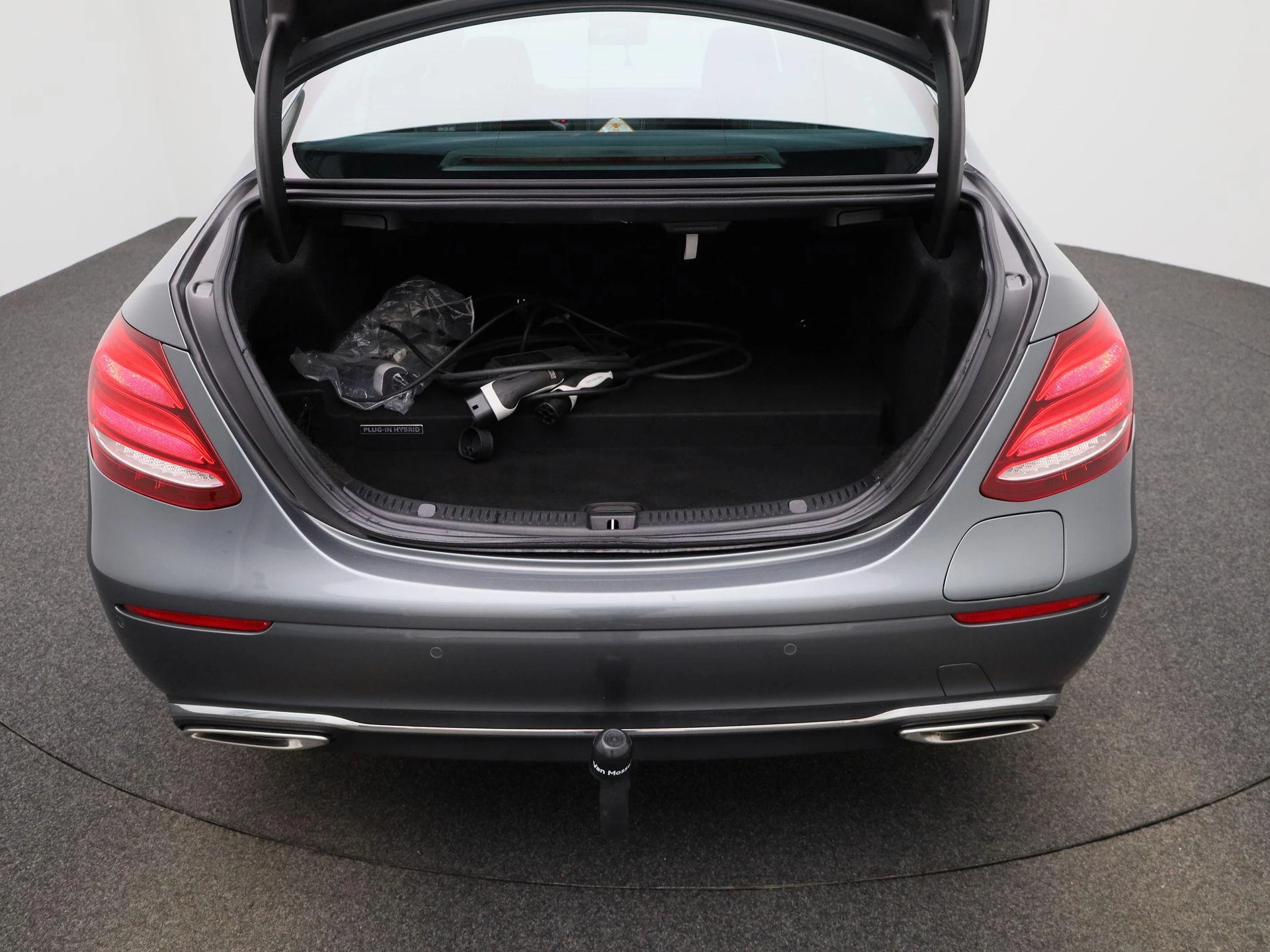 Mercedes-Benz-E-Klasse-image-10