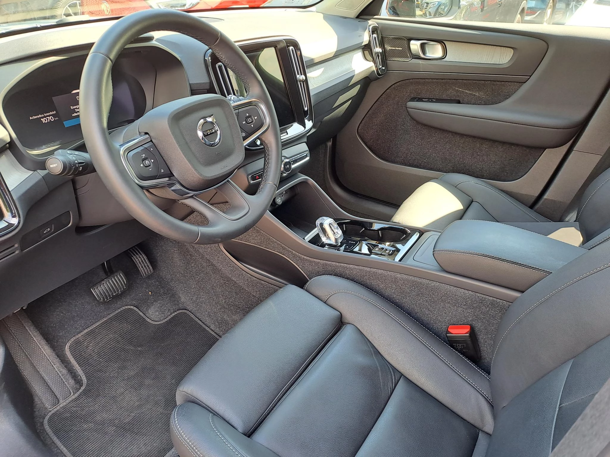 Volvo XC40 2.0 B4 Plus Dark