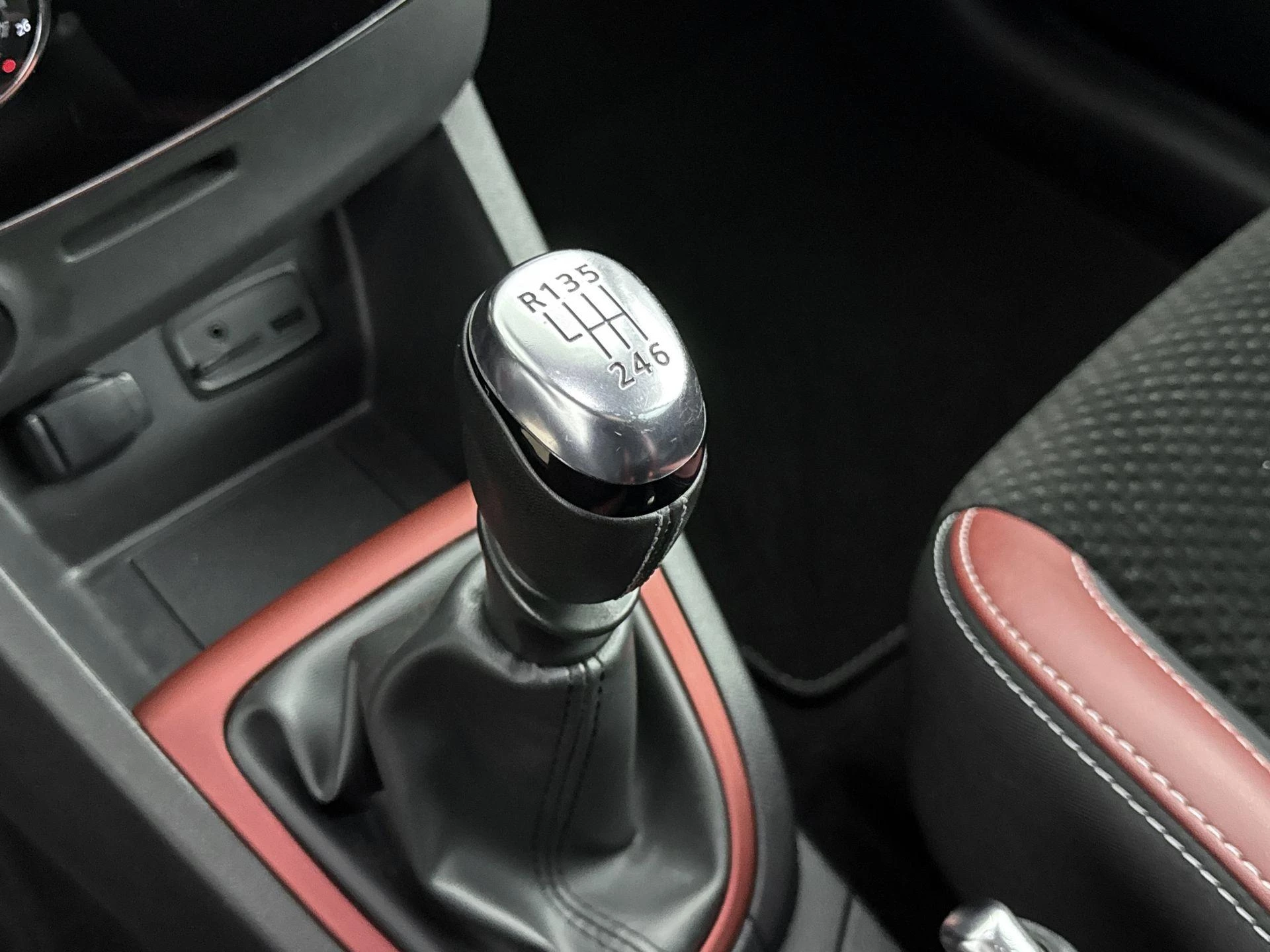 Renault-Clio-image-16