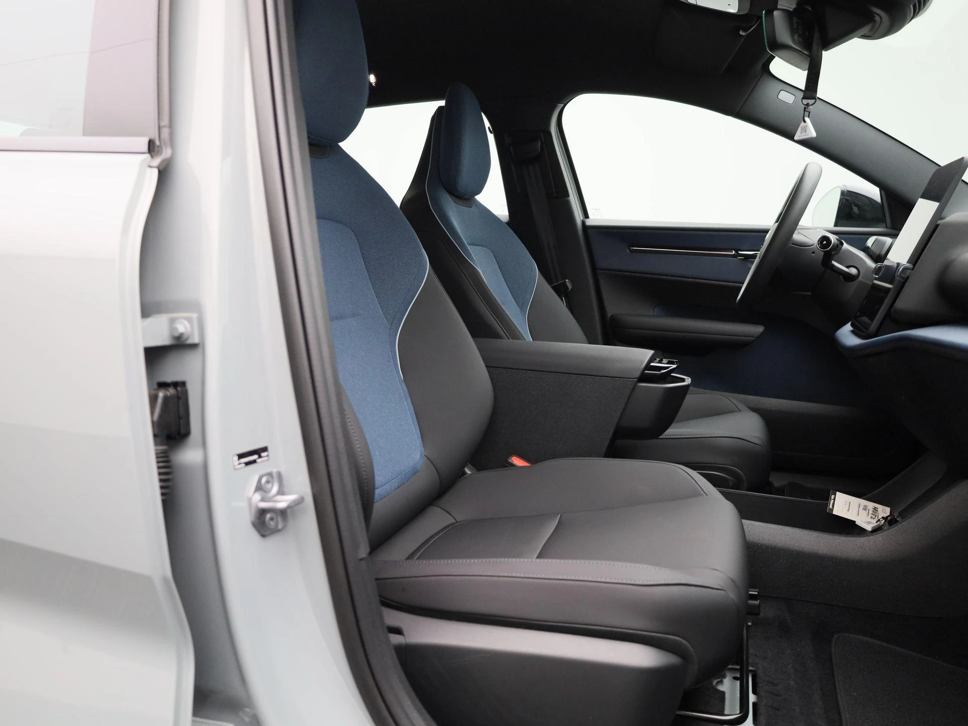 Volvo-EX30-image-31