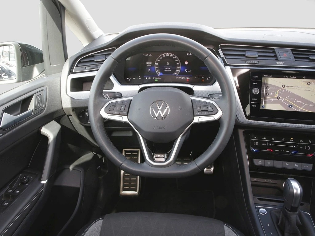 Volkswagen-Touran-image-11
