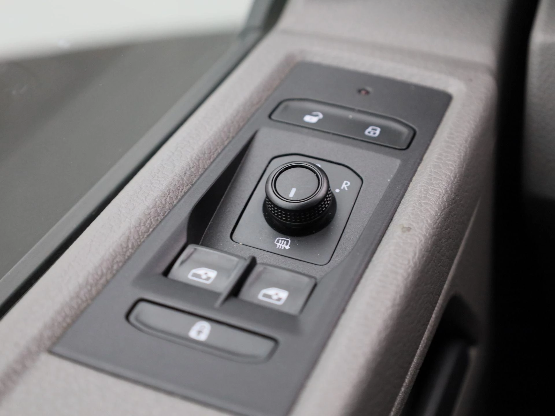 Volkswagen-Transporter-image-33