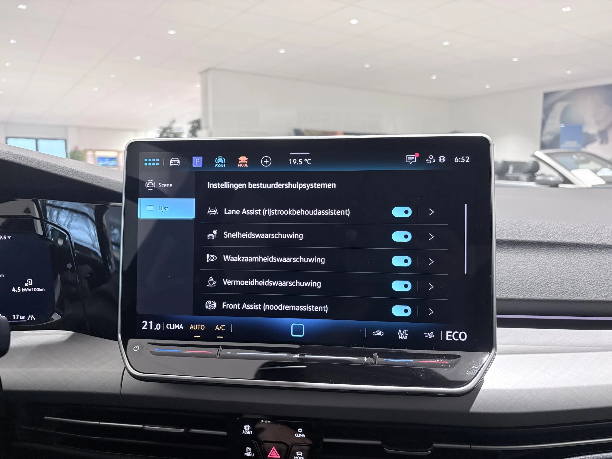 Volkswagen-Golf-image-25