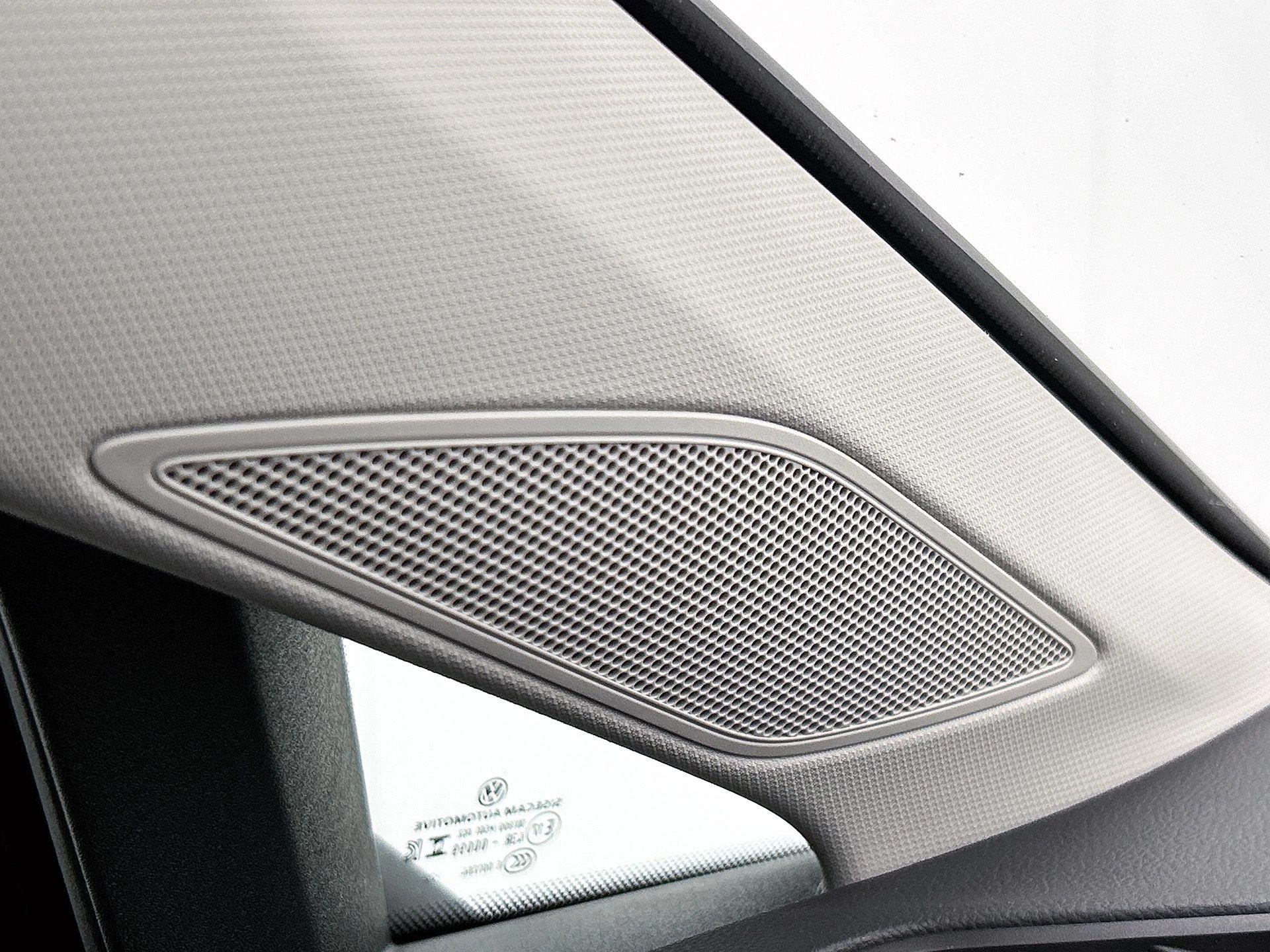 Volkswagen-Golf-image-14