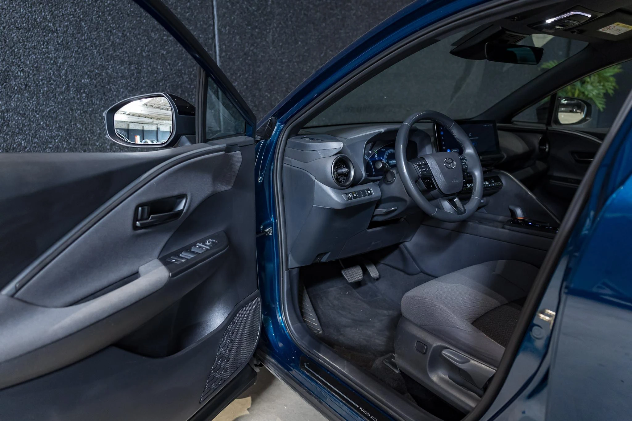 Toyota C-HR 1.8 VVT i-Hybrid C-Lub Mono-Tone E-CVT
