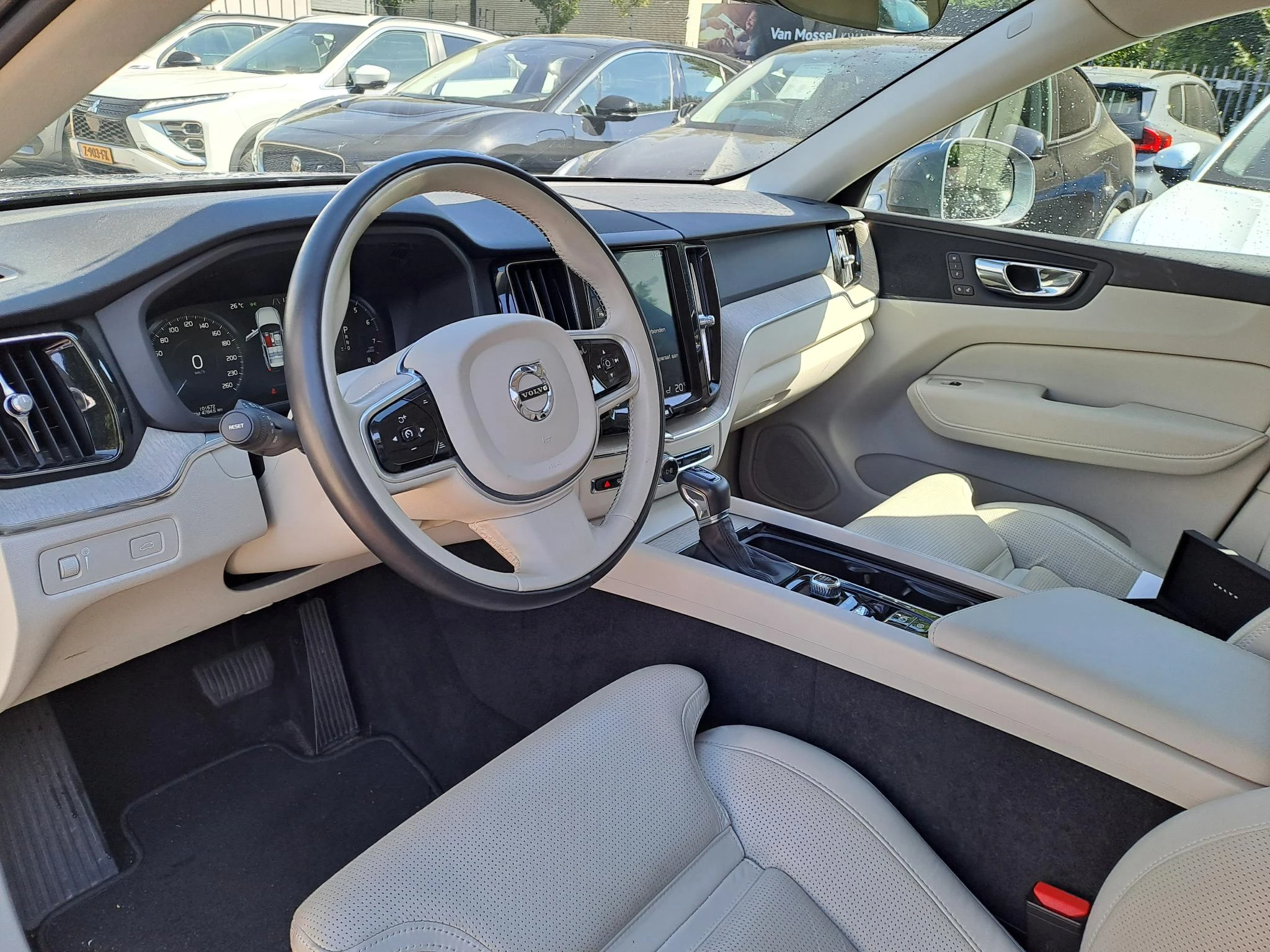 Volvo-XC60-image-8